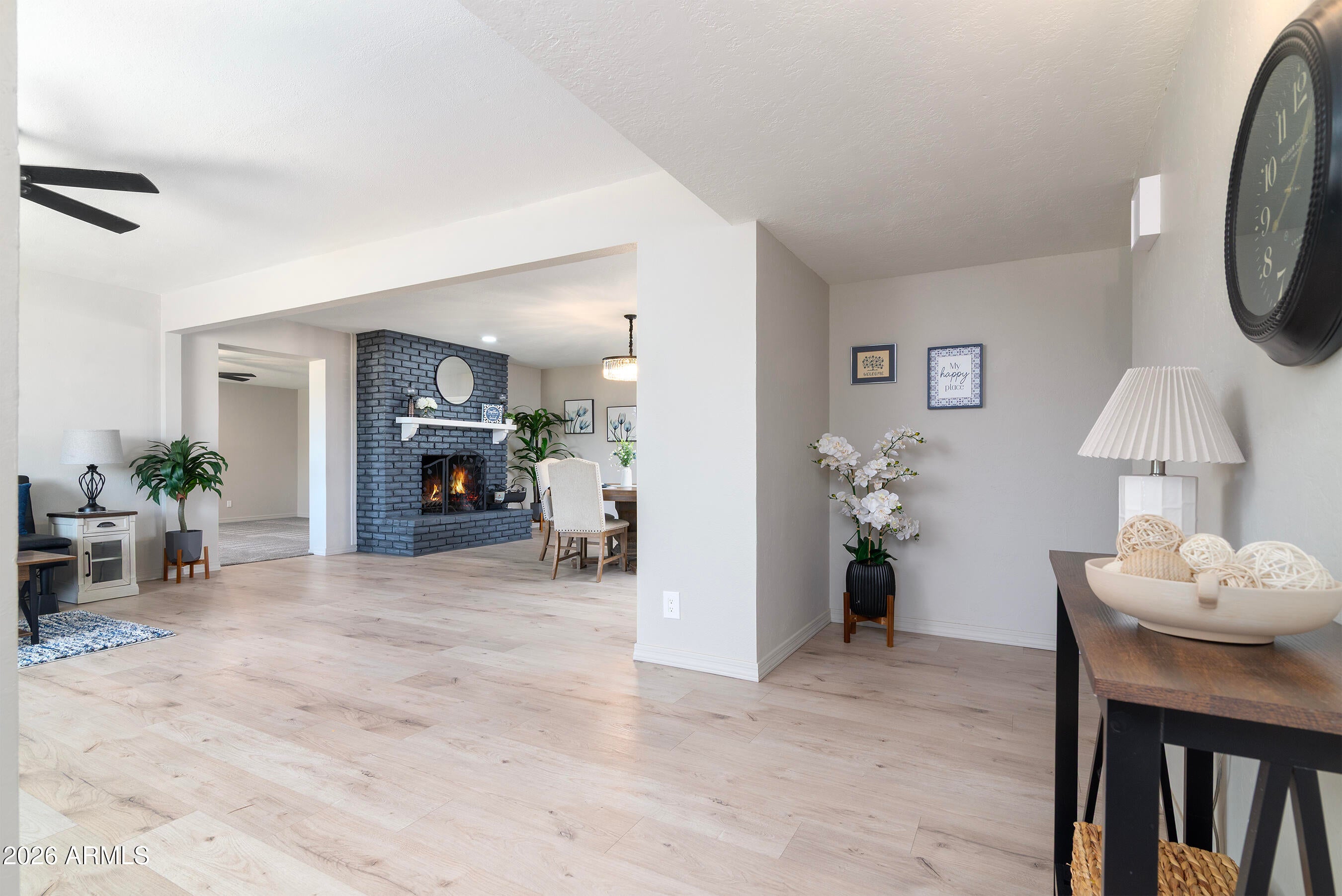 985 E SAGUARO Drive