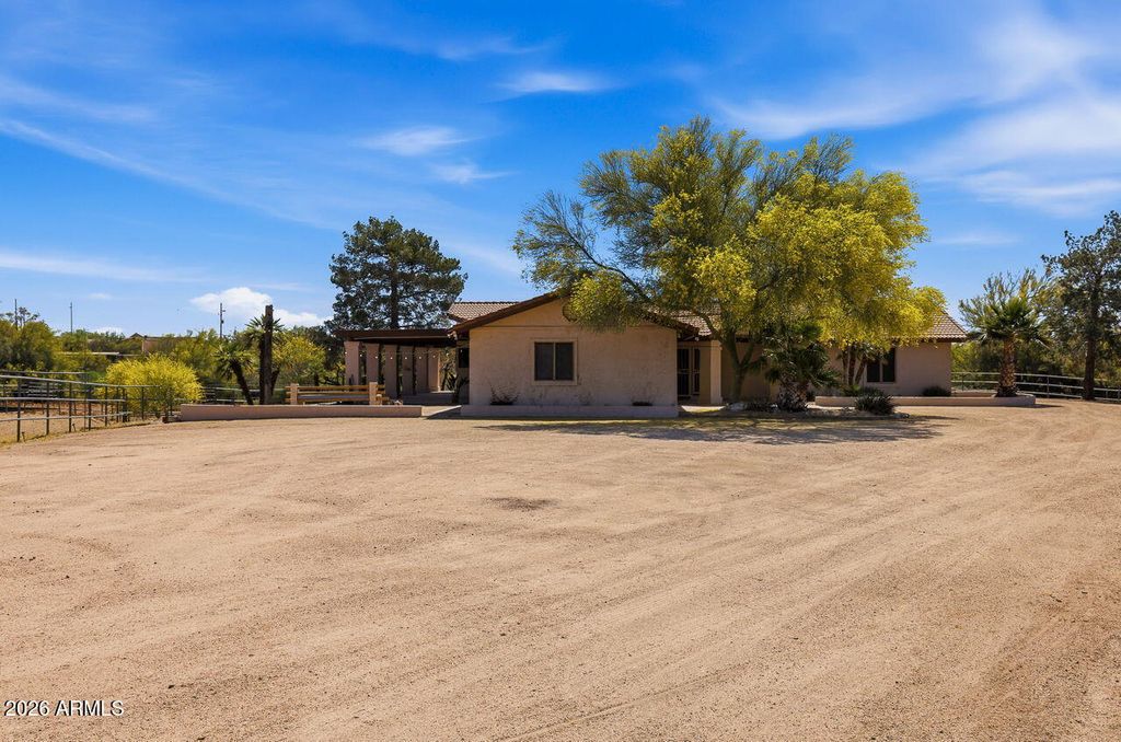 Photo of 1302 E Maddock Road, Phoenix, AZ 85086 (MLS # 7004752)