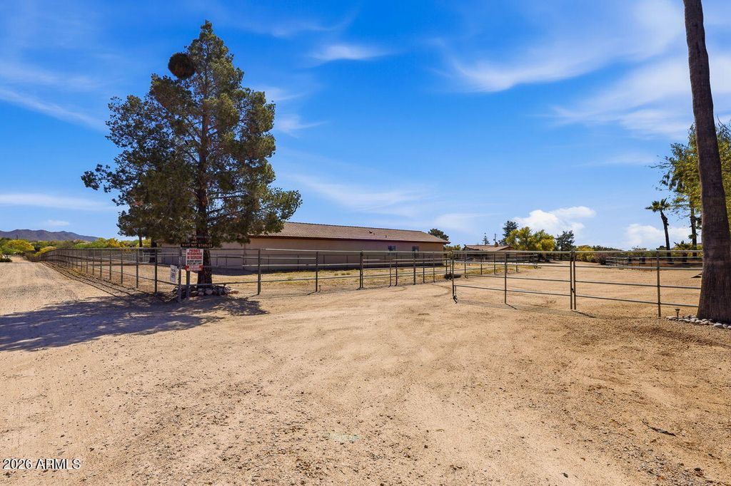 Photo of 1302 E Maddock Road, Phoenix, AZ 85086 (MLS # 7004752)