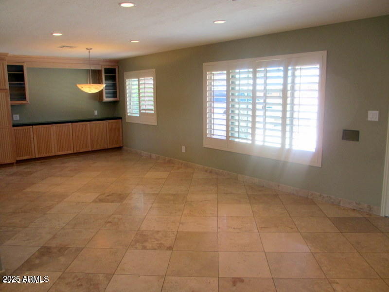 3015 E MONTECITO Avenue