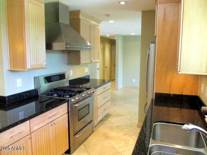 3015 E MONTECITO Avenue