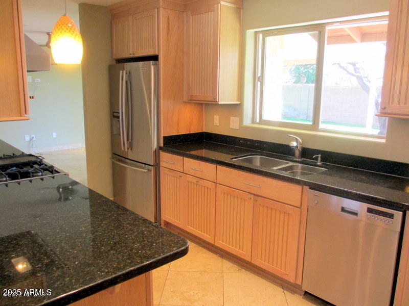 3015 E MONTECITO Avenue