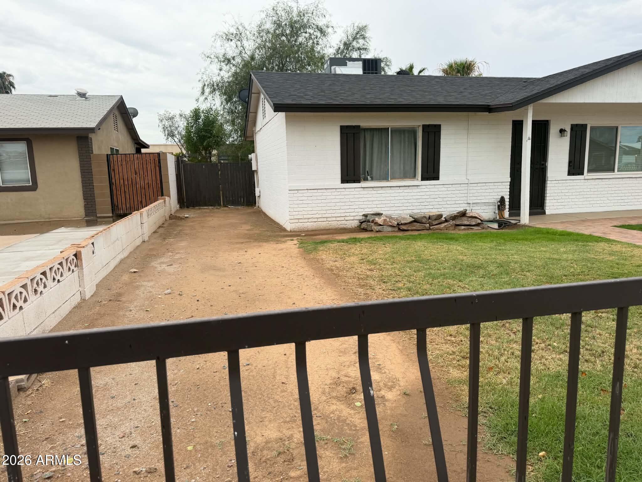 6733 W ORANGE Drive