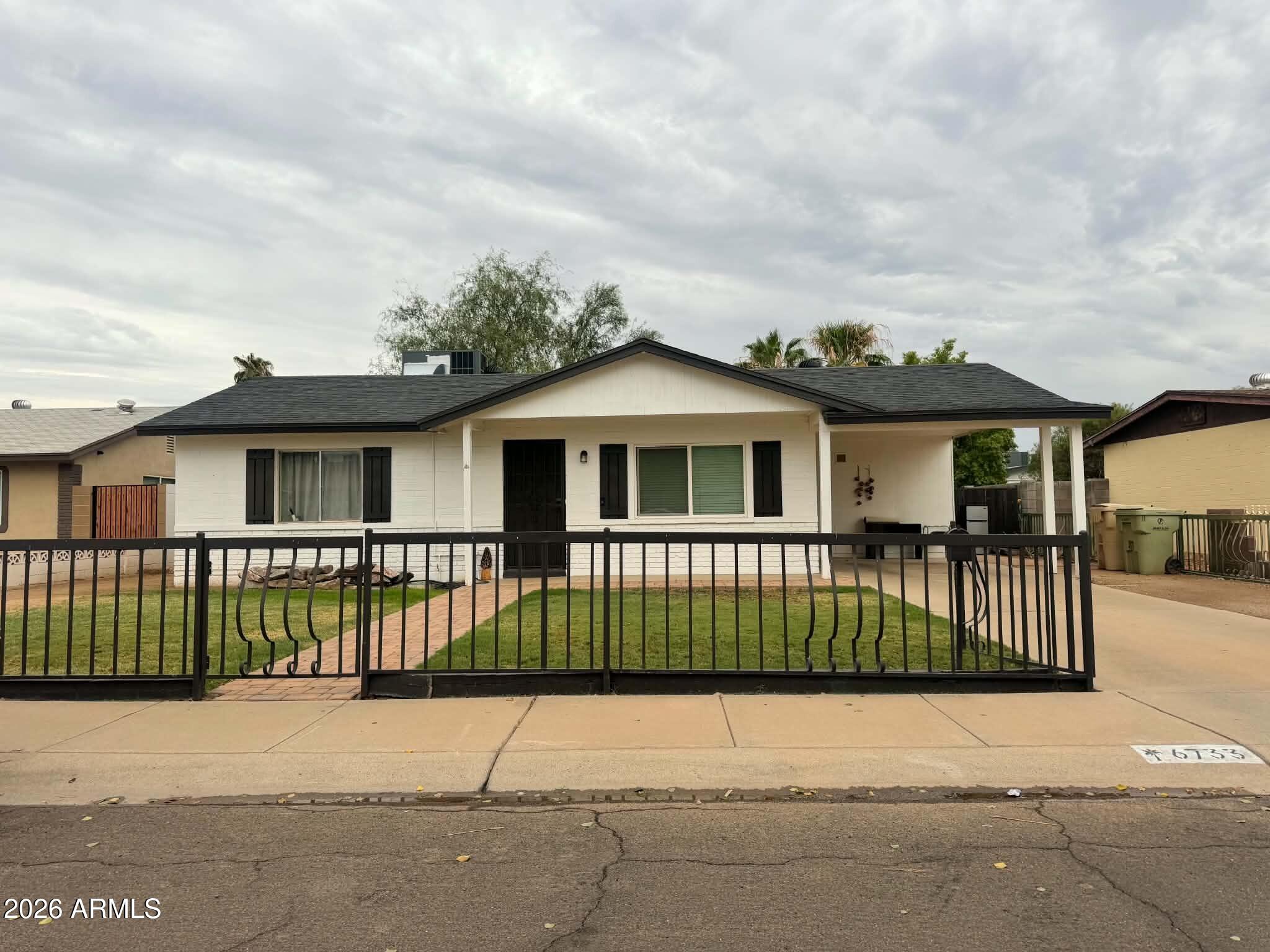 6733 W ORANGE Drive