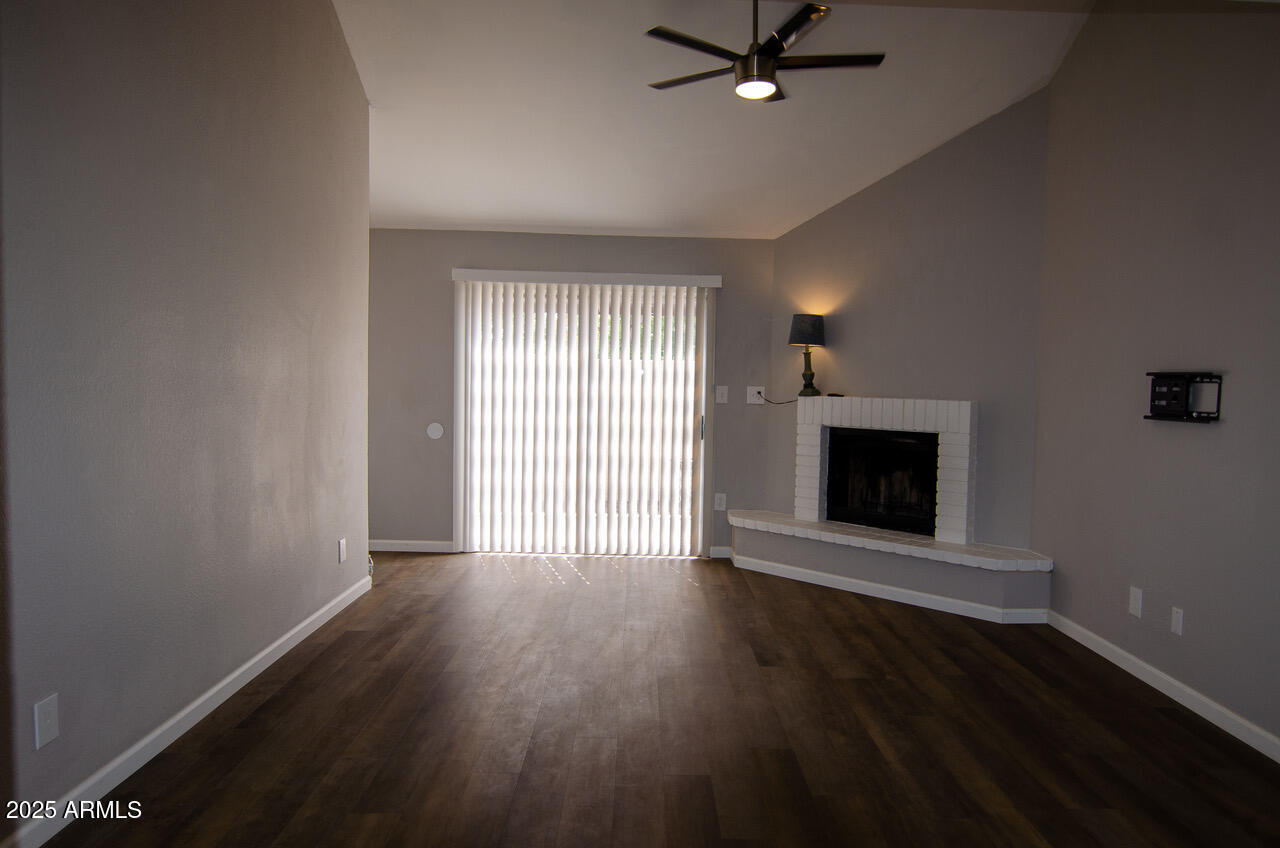 2144 E CENTER Lane 3