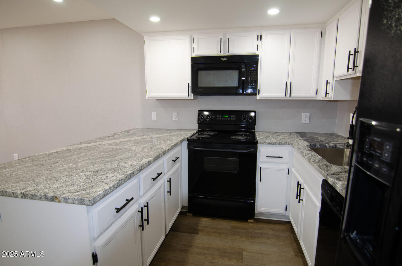 2144 E CENTER Lane 3