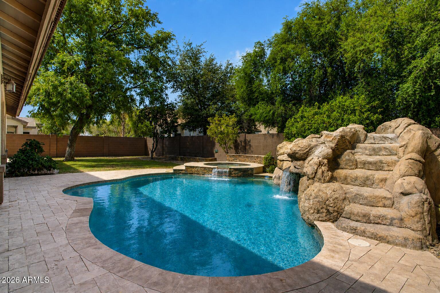 2740 S HONEYSUCKLE Lane
