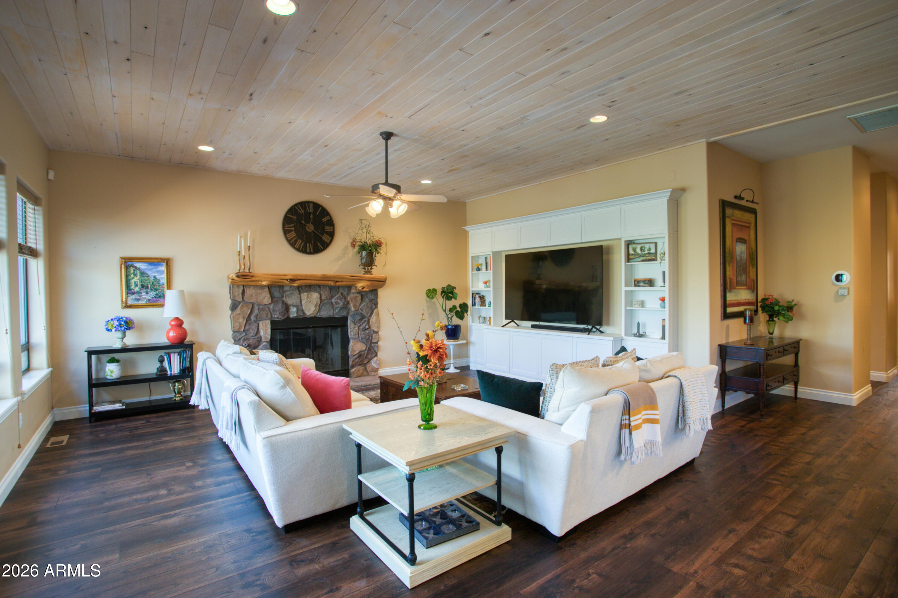 1100 E PINE OAKS Drive