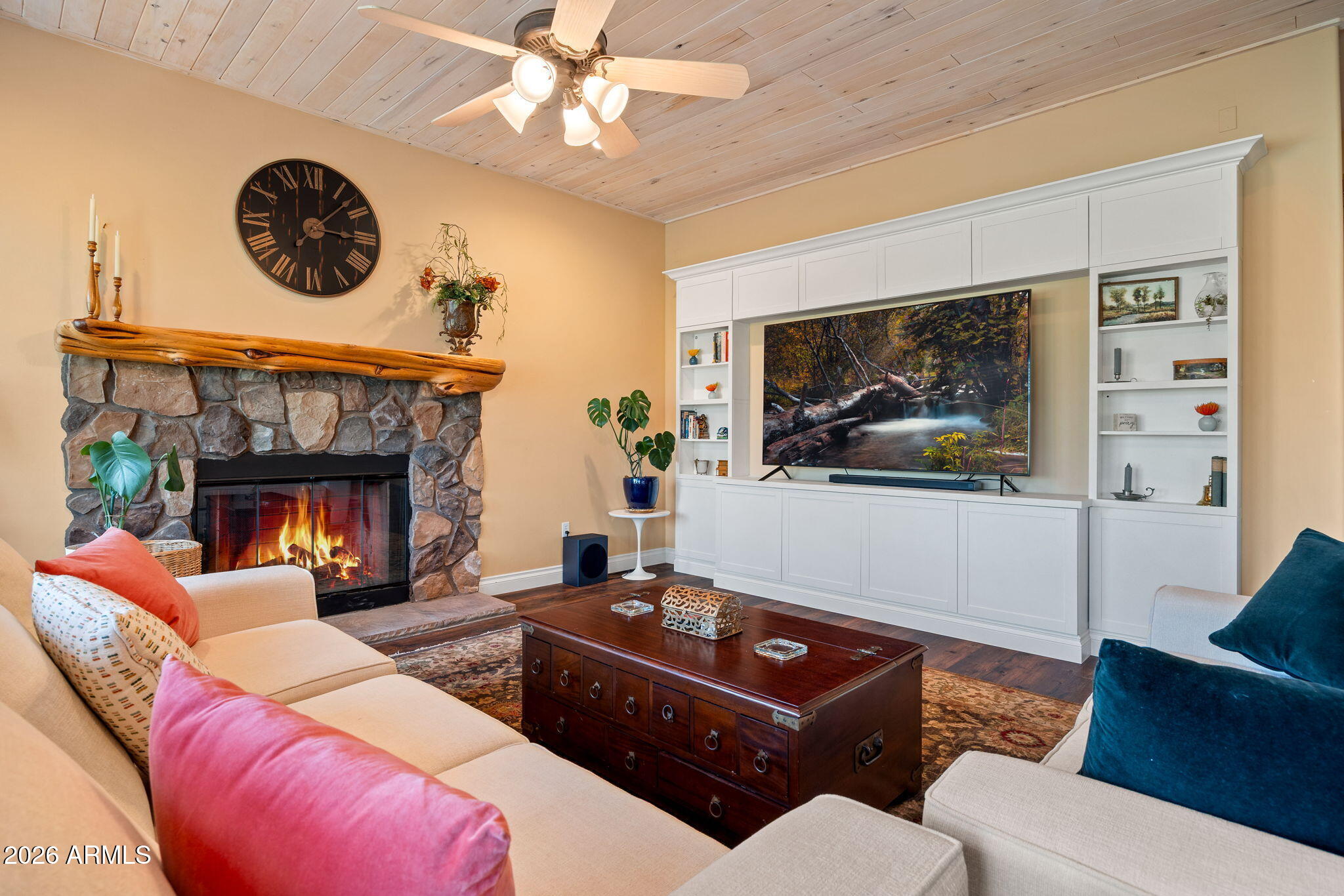 1100 E PINE OAKS Drive