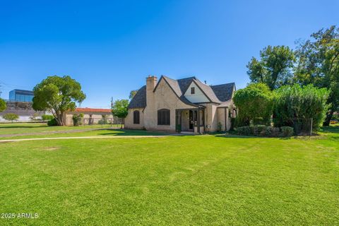 15 W MEDLOCK Drive Phoenix AZ 85013