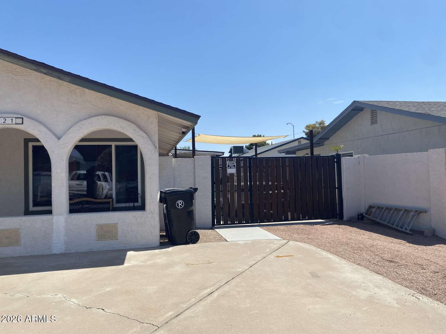 2221 W EL MORO Avenue