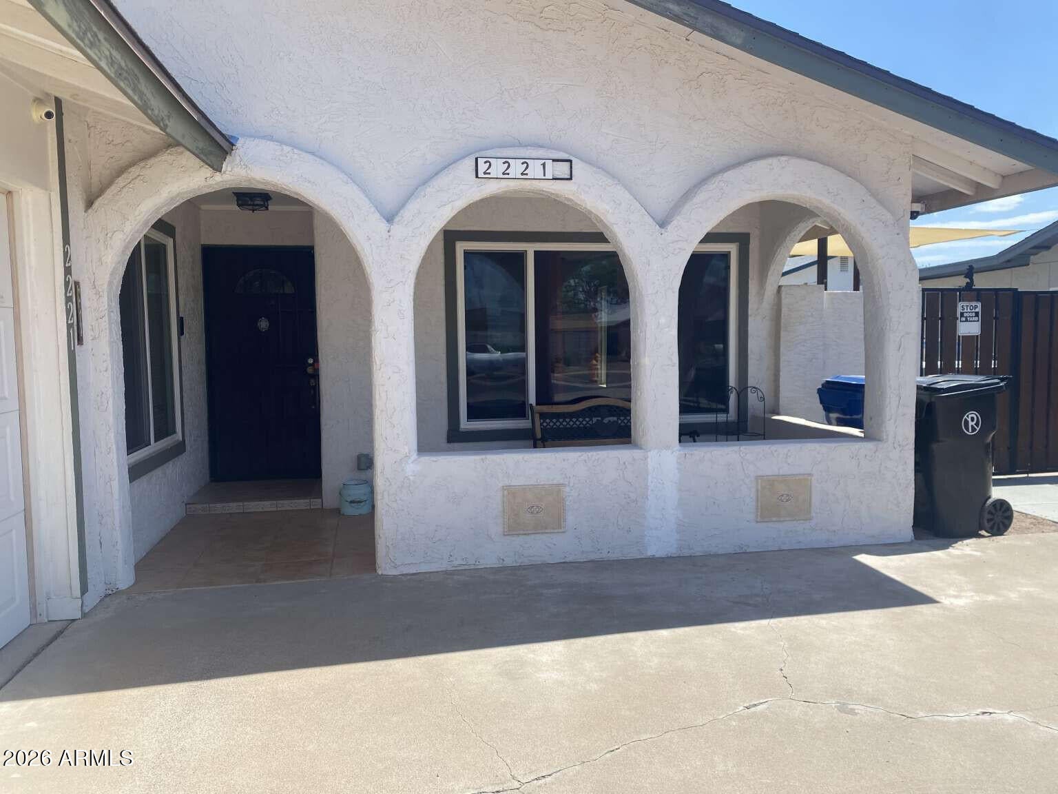 2221 W EL MORO Avenue