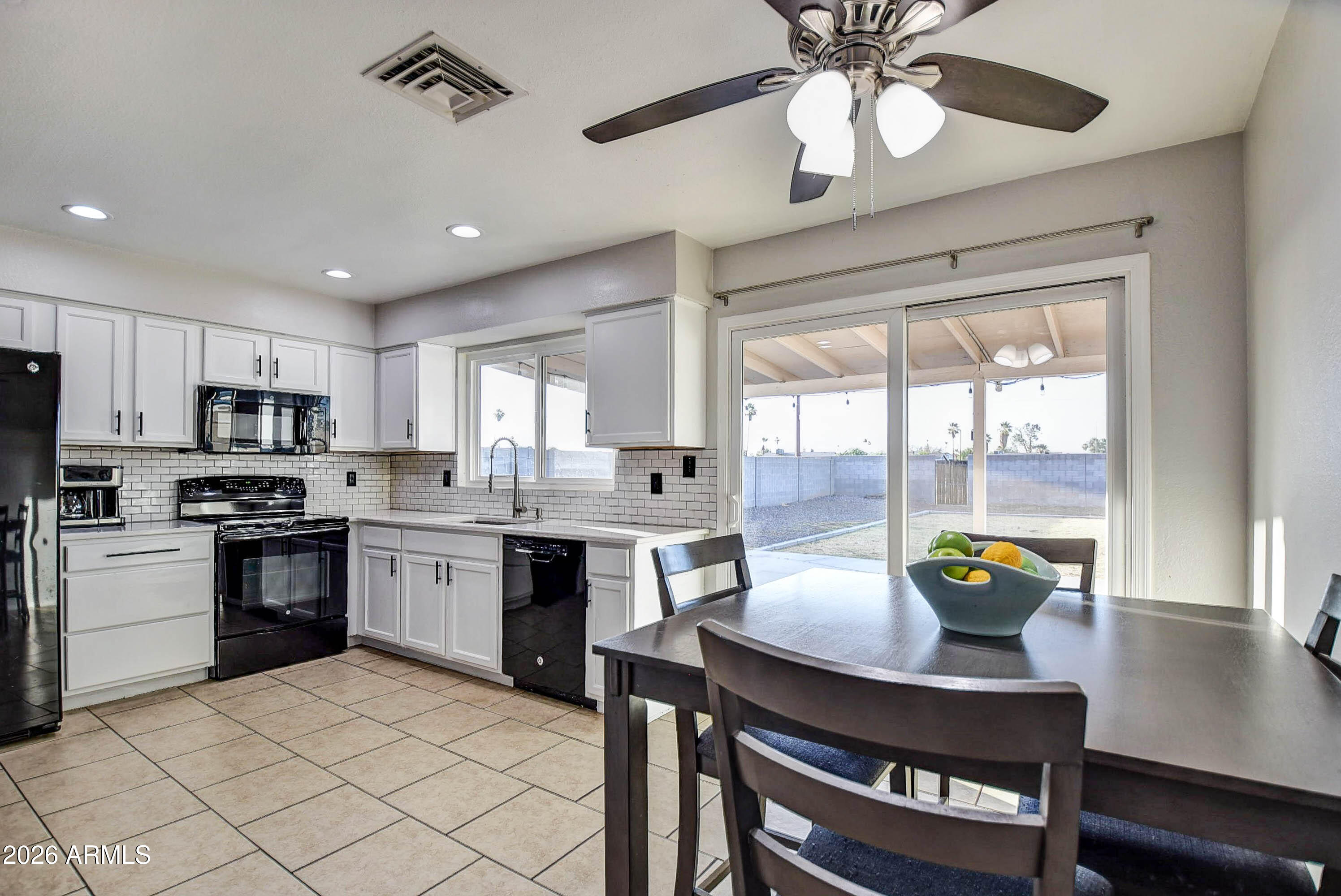 2030 W WESTERN Drive