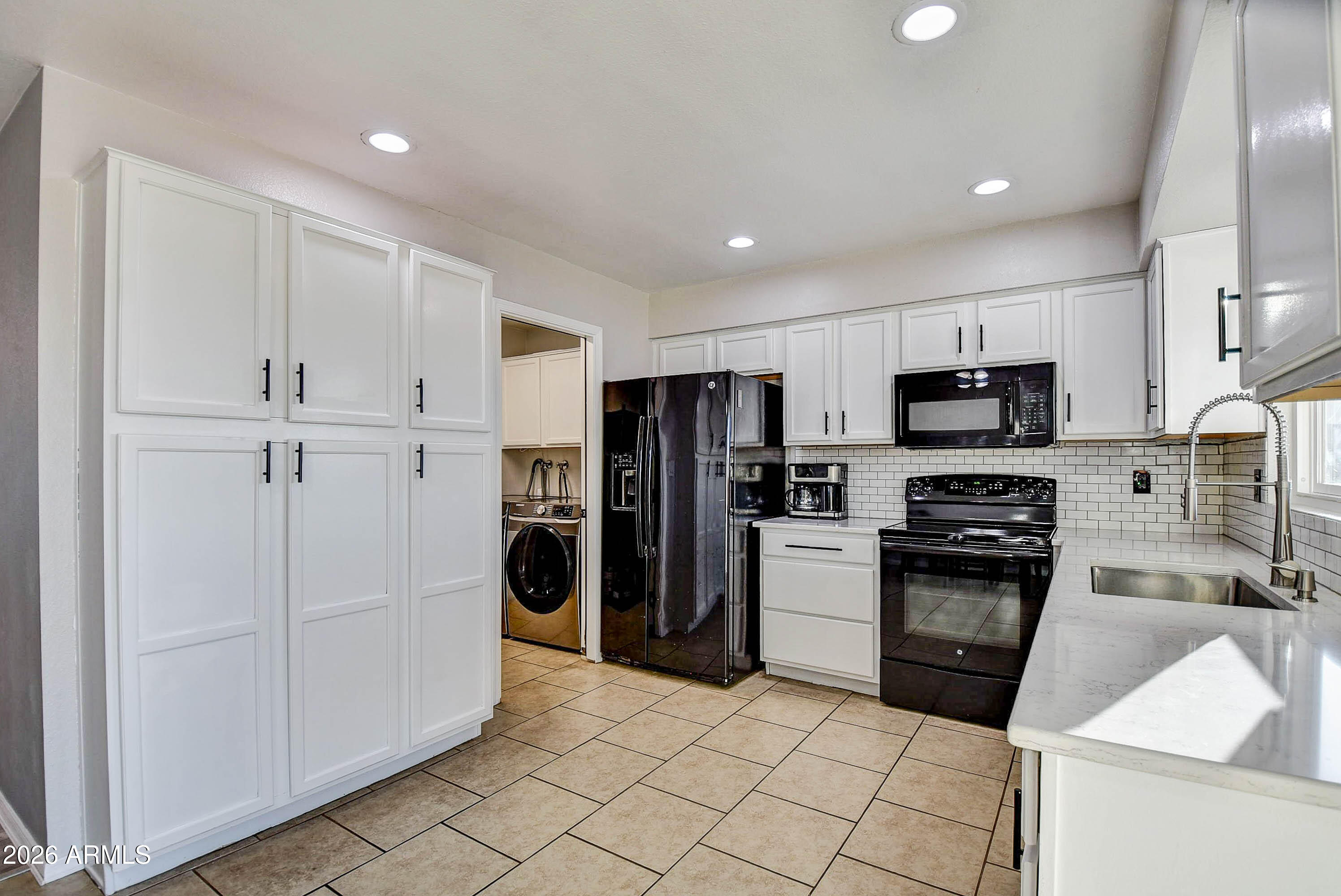 2030 W WESTERN Drive
