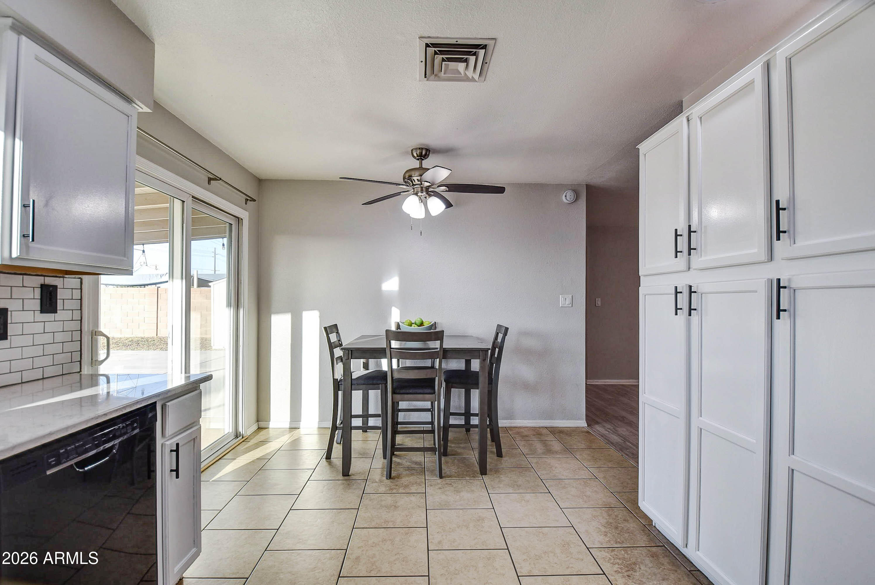 2030 W WESTERN Drive