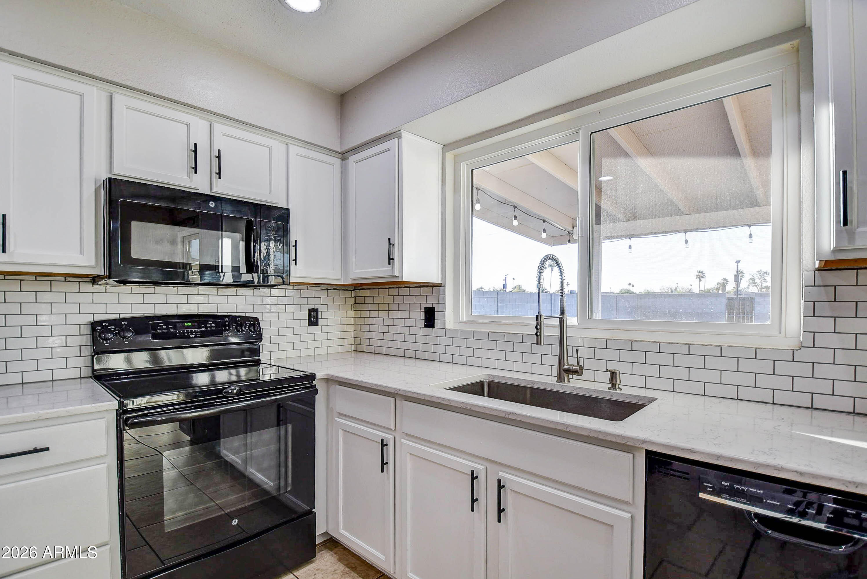 2030 W WESTERN Drive