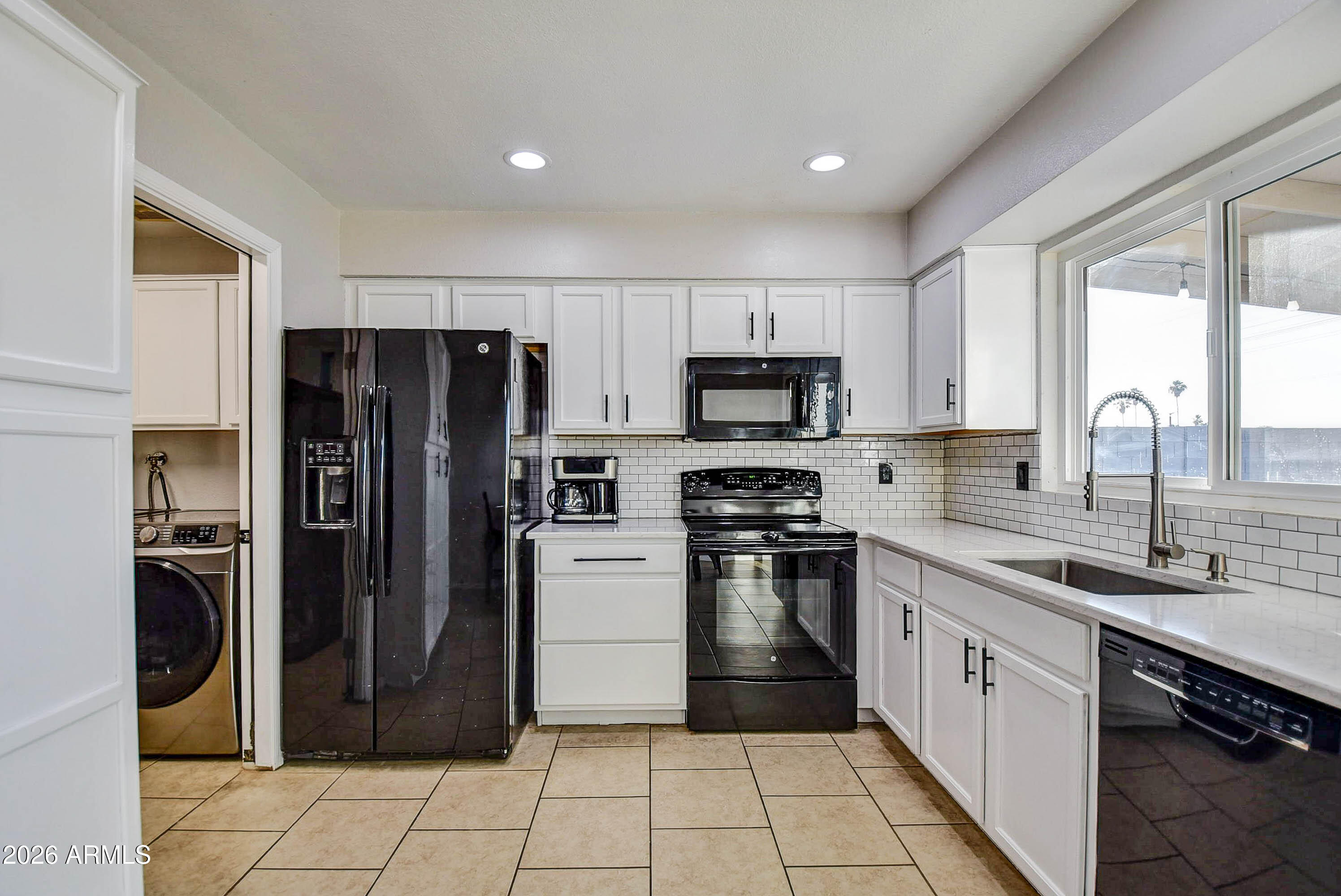 2030 W WESTERN Drive
