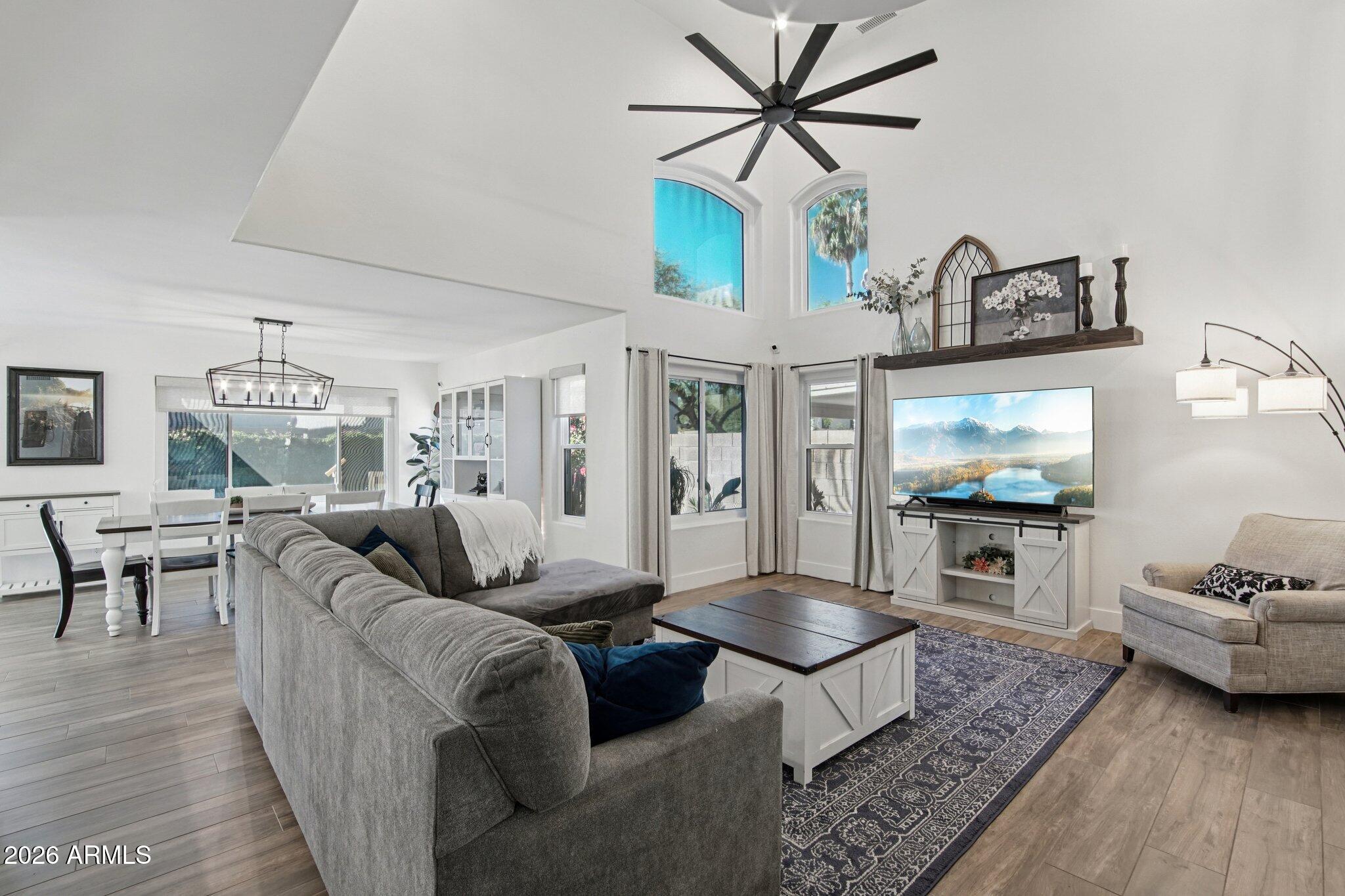 4029 E COOLBROOK Avenue