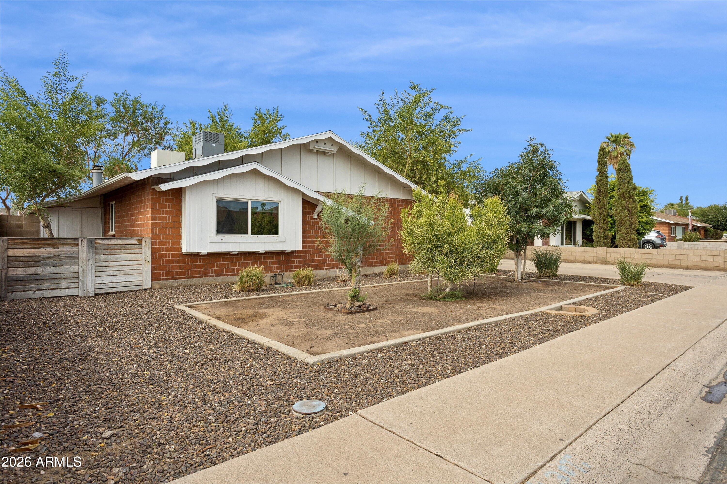 4201 W TUCKEY Lane