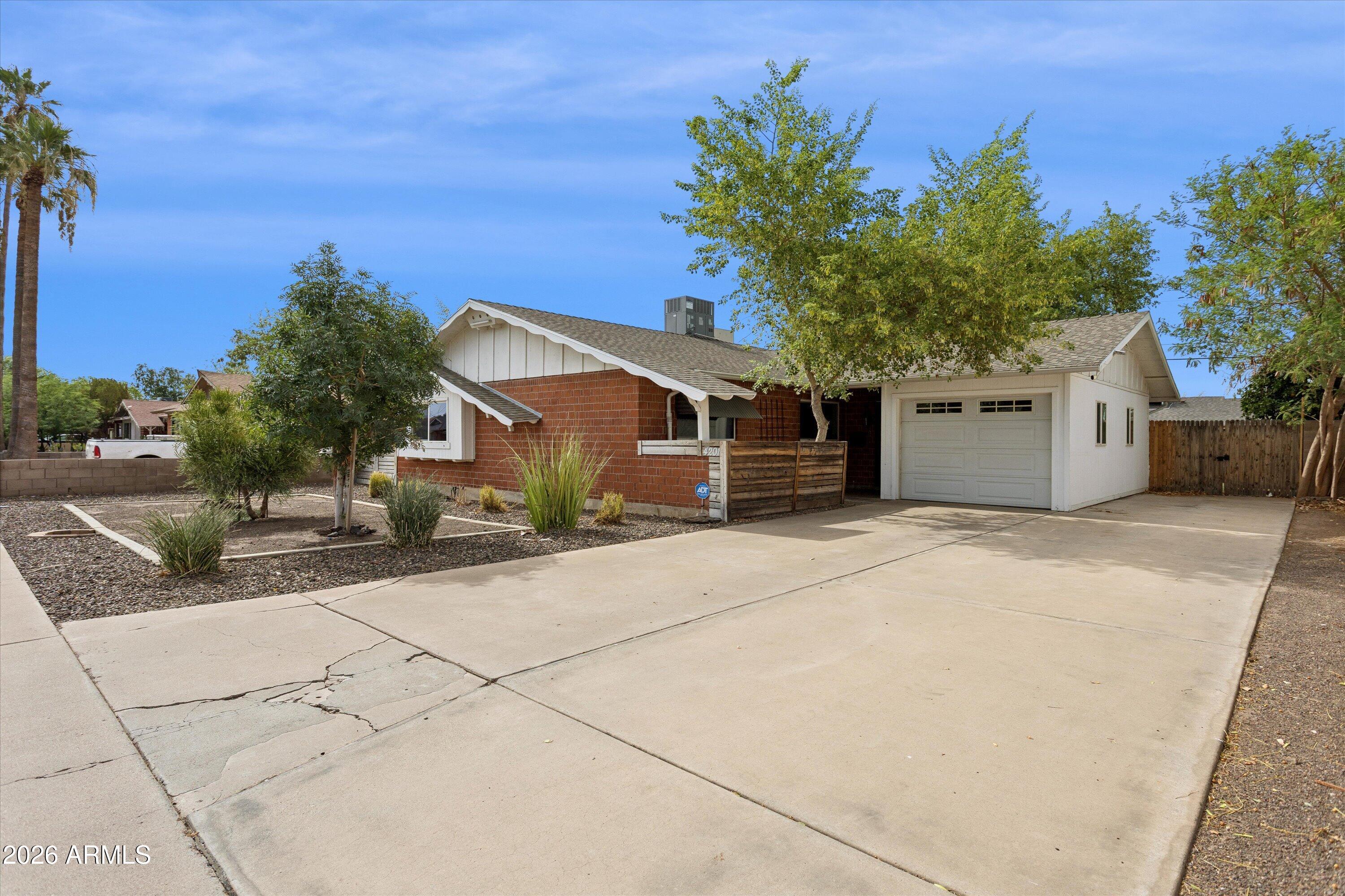 4201 W TUCKEY Lane