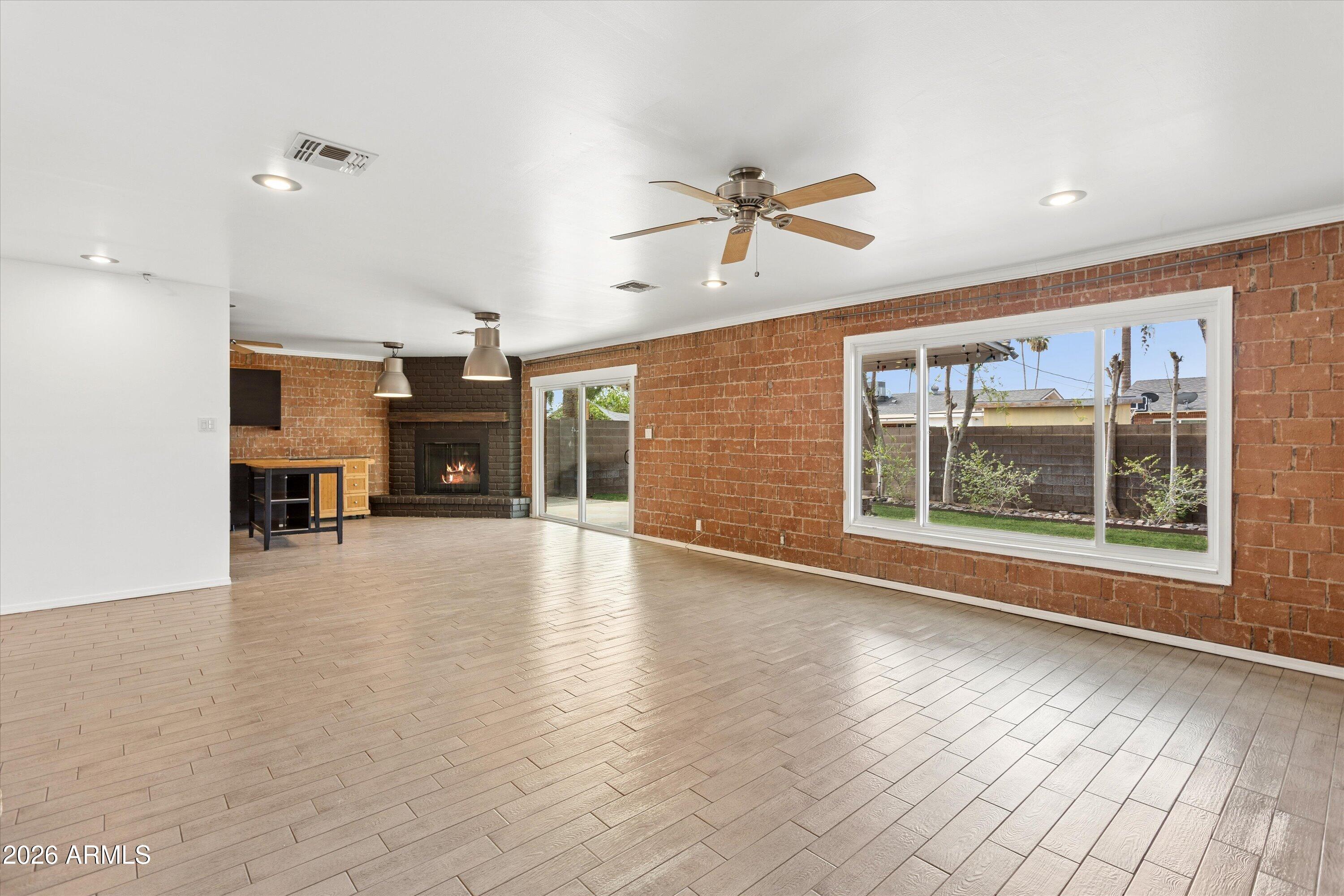 4201 W TUCKEY Lane