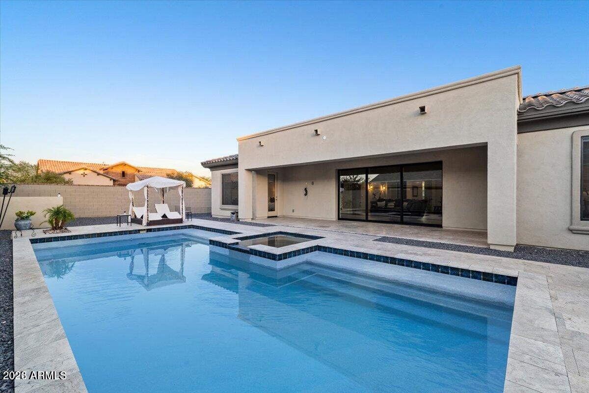 2538 E RAVENSWOOD Drive