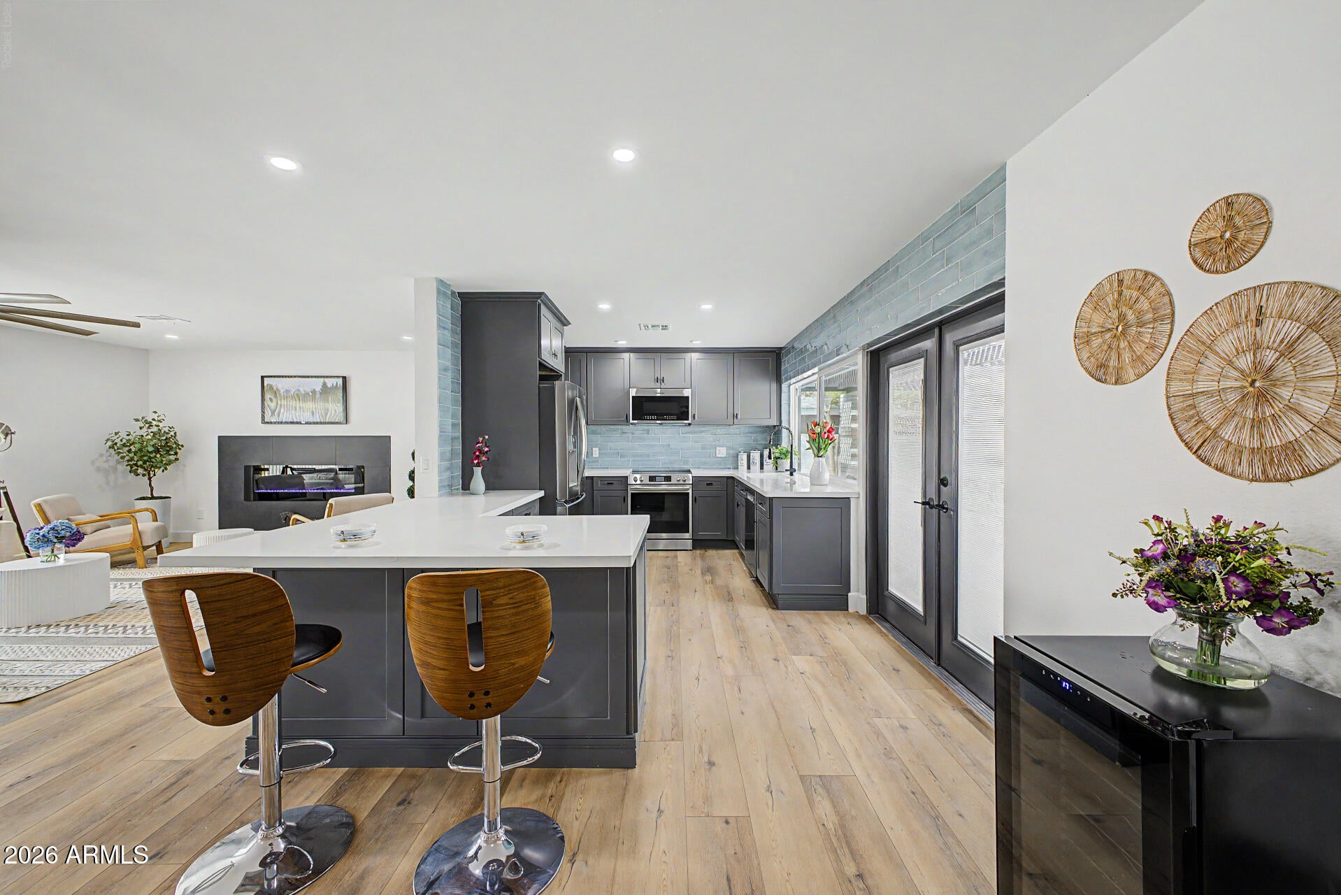 2818 E MALAPAI Drive