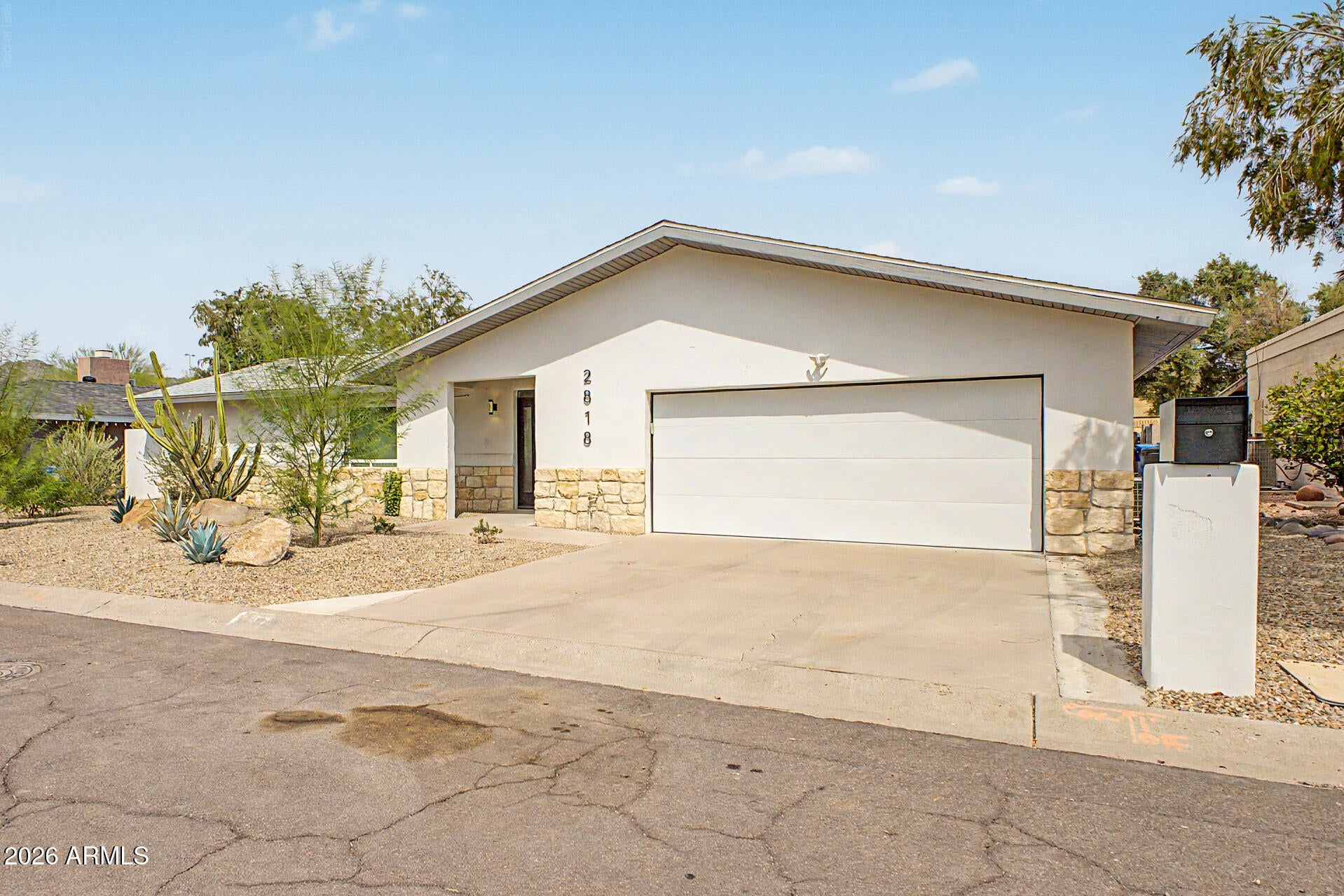 2818 E MALAPAI Drive