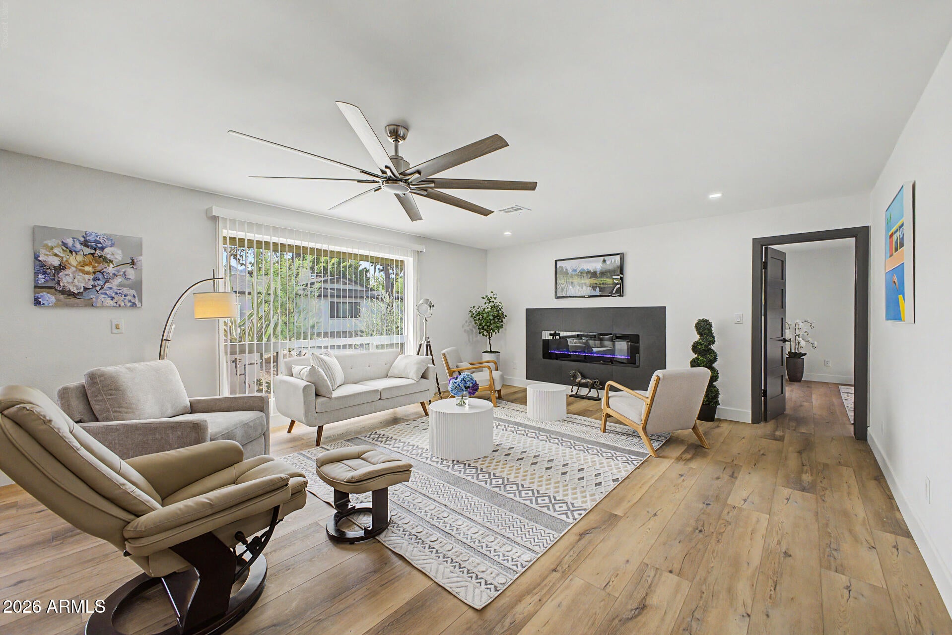 2818 E MALAPAI Drive