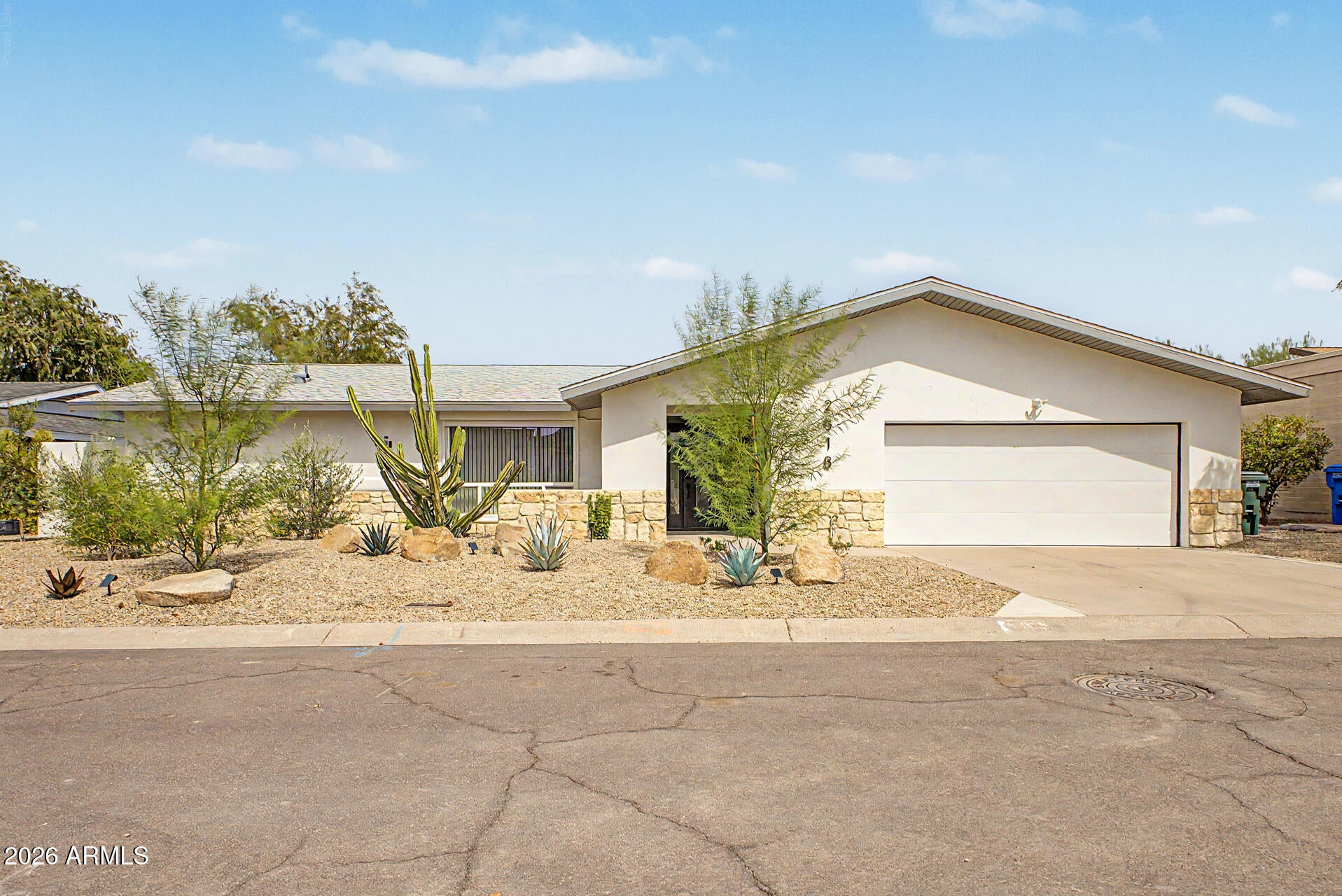 2818 E MALAPAI Drive
