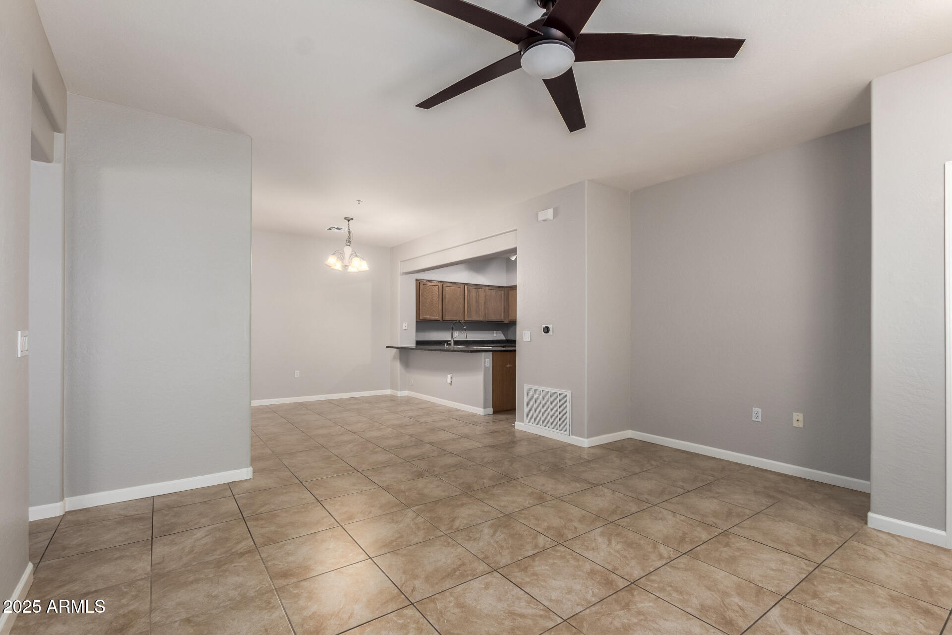 525 N MILLER Road 142