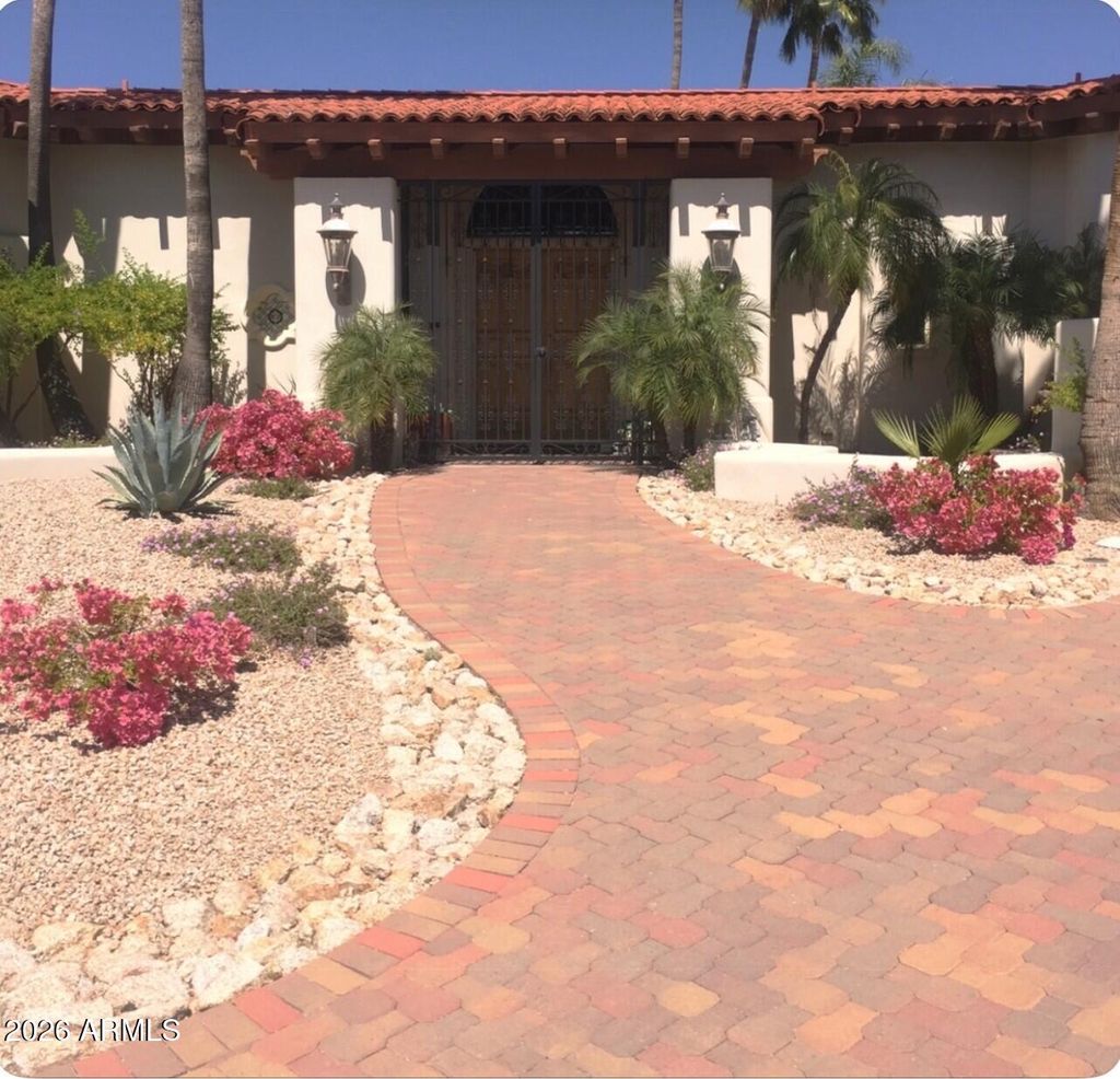 Photo of 8262 E Vista De Valle, Scottsdale, AZ 85255 (MLS # 6999454)