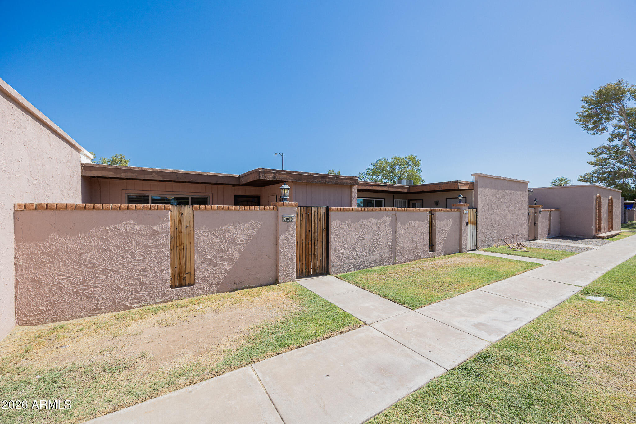 6008 W AUGUSTA Avenue
