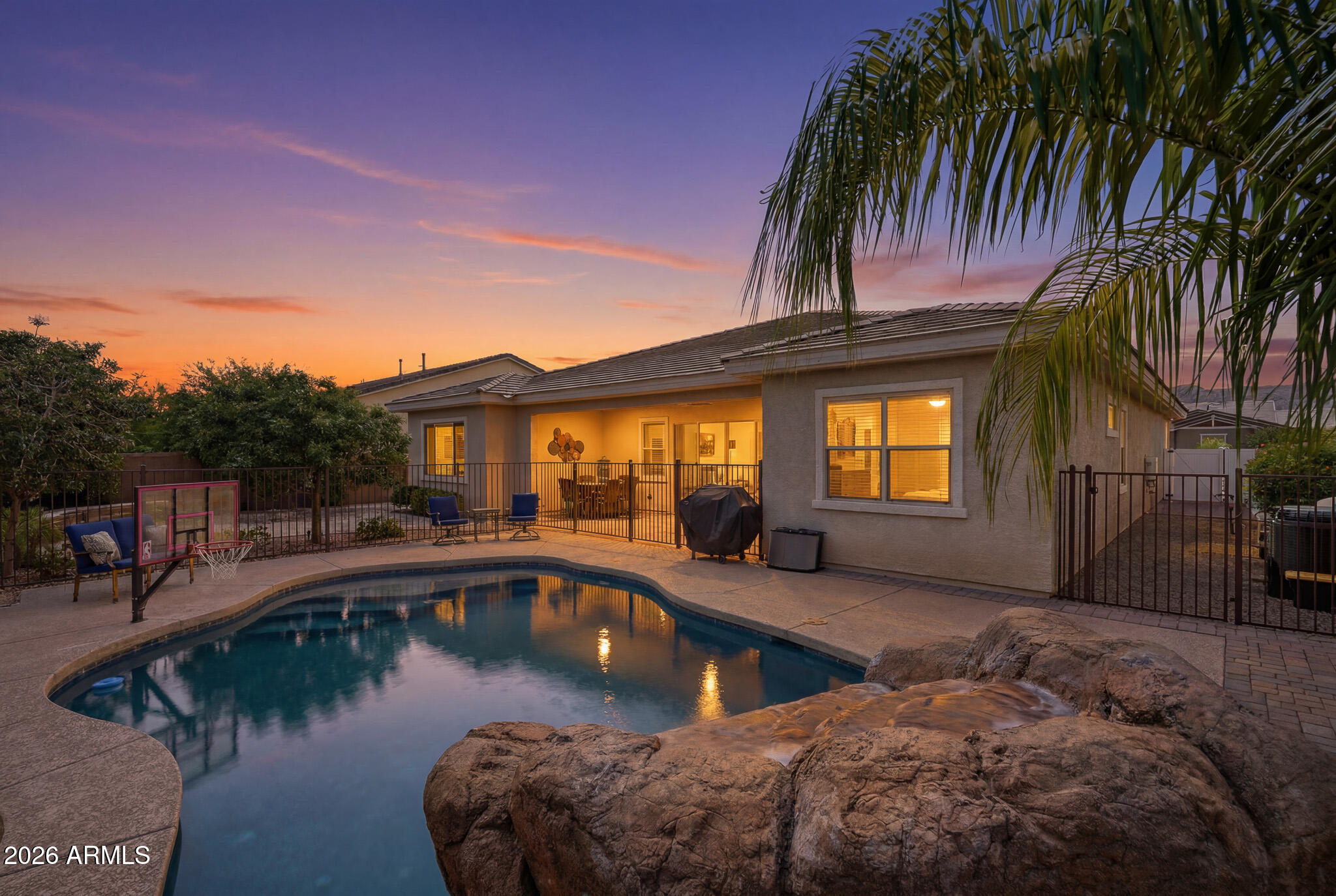 2522 E PLEASANT Lane