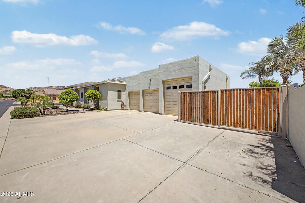 Photo of 4753 W Fallen Leaf Lane, Glendale, AZ 85310 (MLS # 7029273)