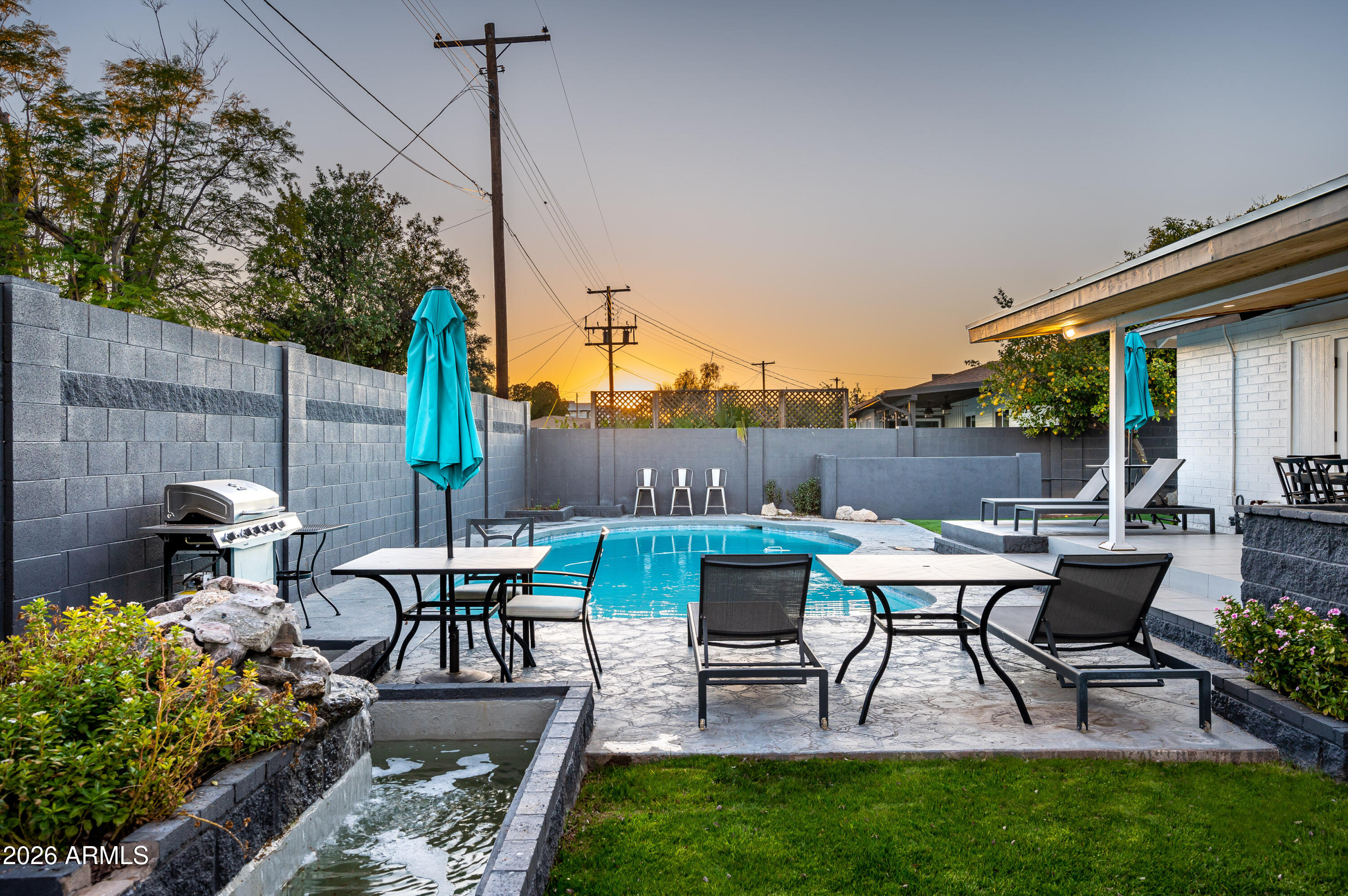 8059 E CAMBRIDGE Avenue