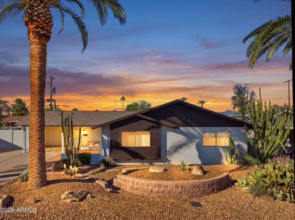 Photo of 8702 E Highland Avenue, Scottsdale, AZ 85251 (MLS # 7095358)