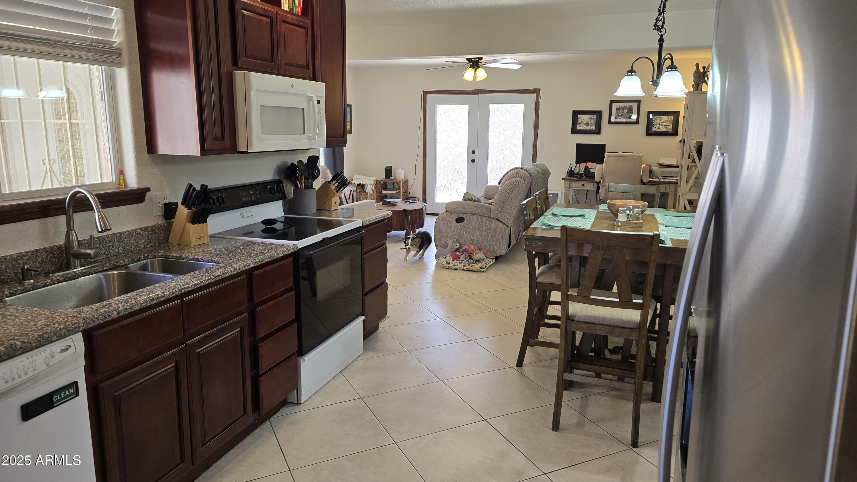 3345 E UNIVERSITY Drive 47