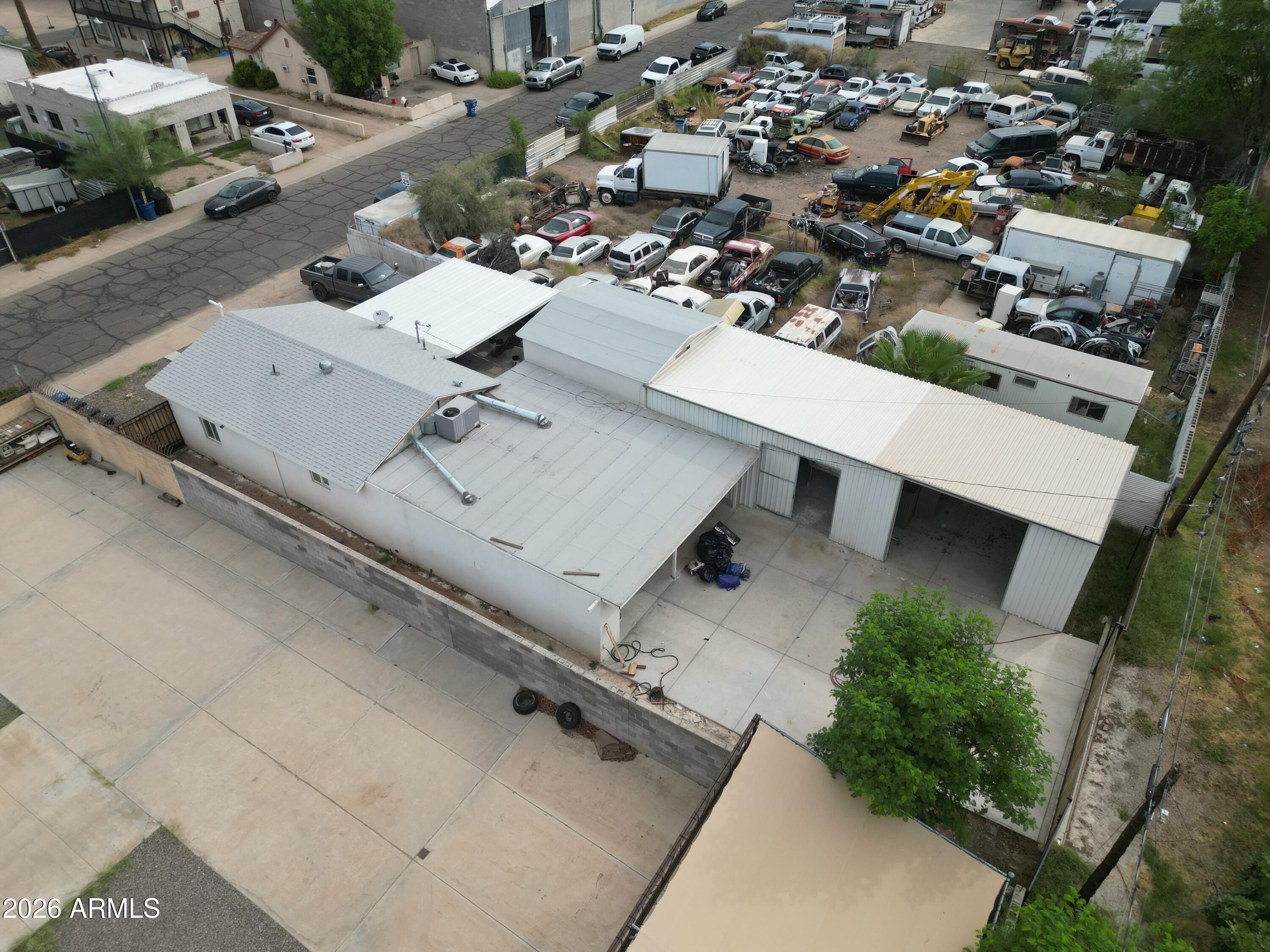 547 W MAHONEY Avenue