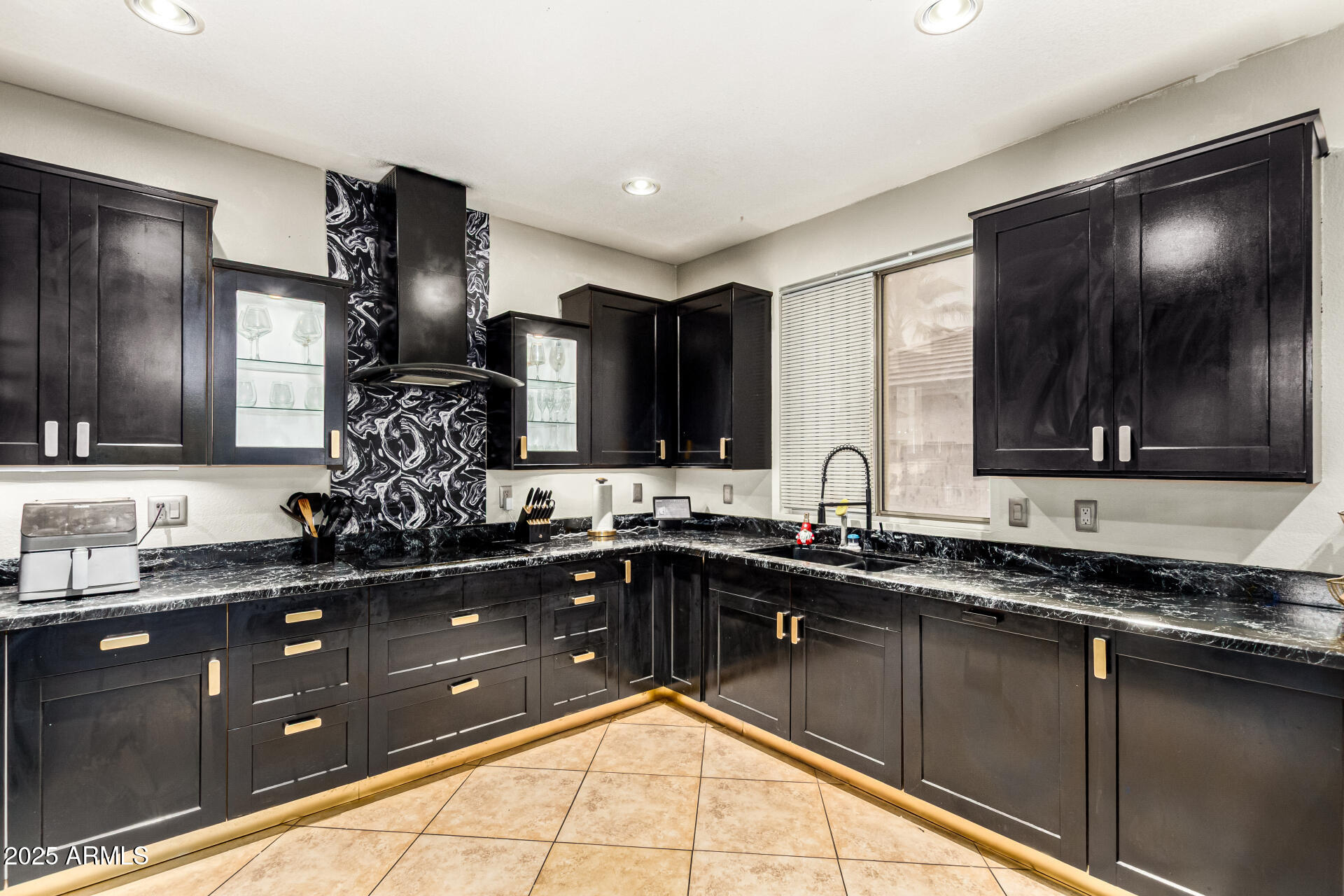 1643 E WILDHORSE Place