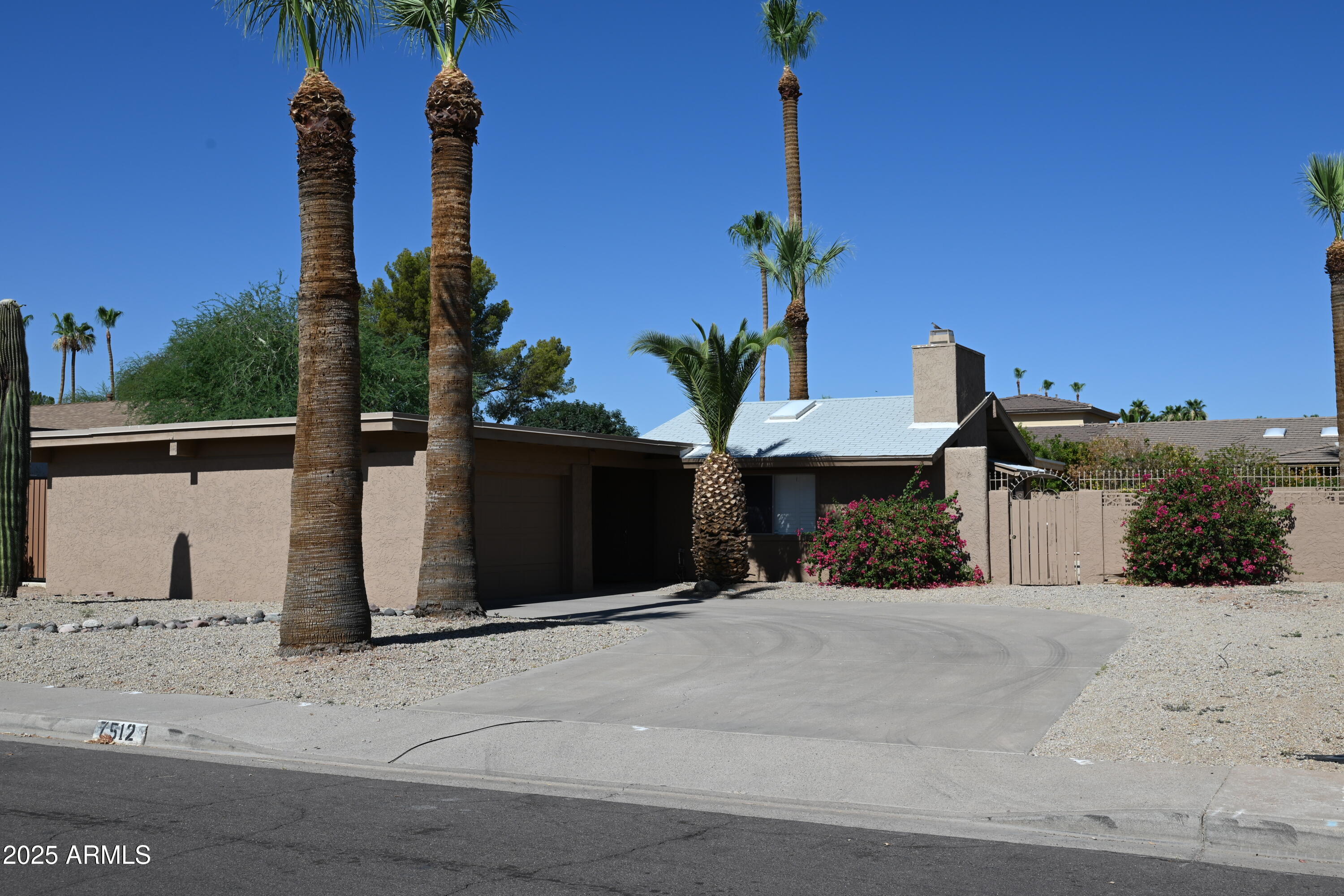 7512 N Via Del Elemental --