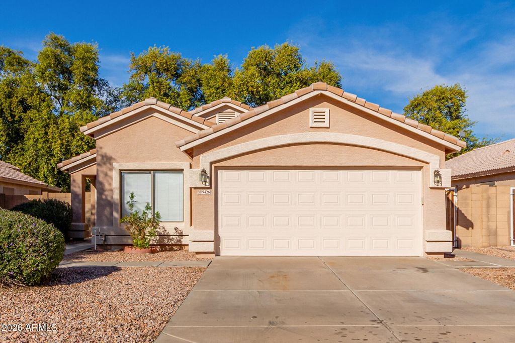 Photo of 9426 W Cinnabar Avenue, Peoria, AZ 85345 (MLS # 6968070)