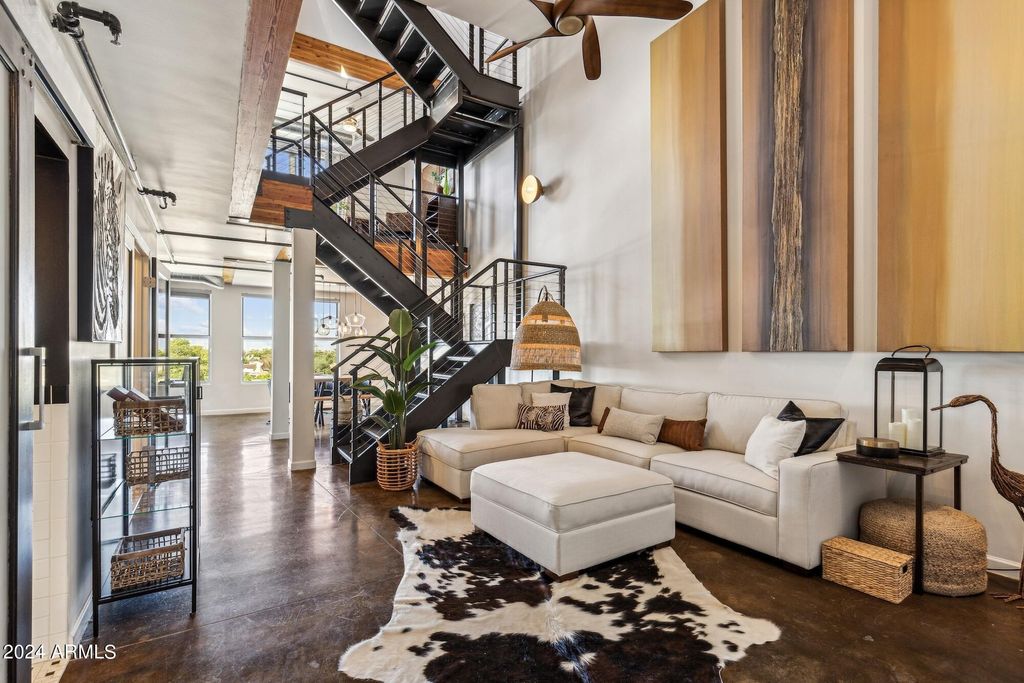 Photo of 1326 N Central Avenue #413, Phoenix, AZ 85004 (MLS # 6898329)