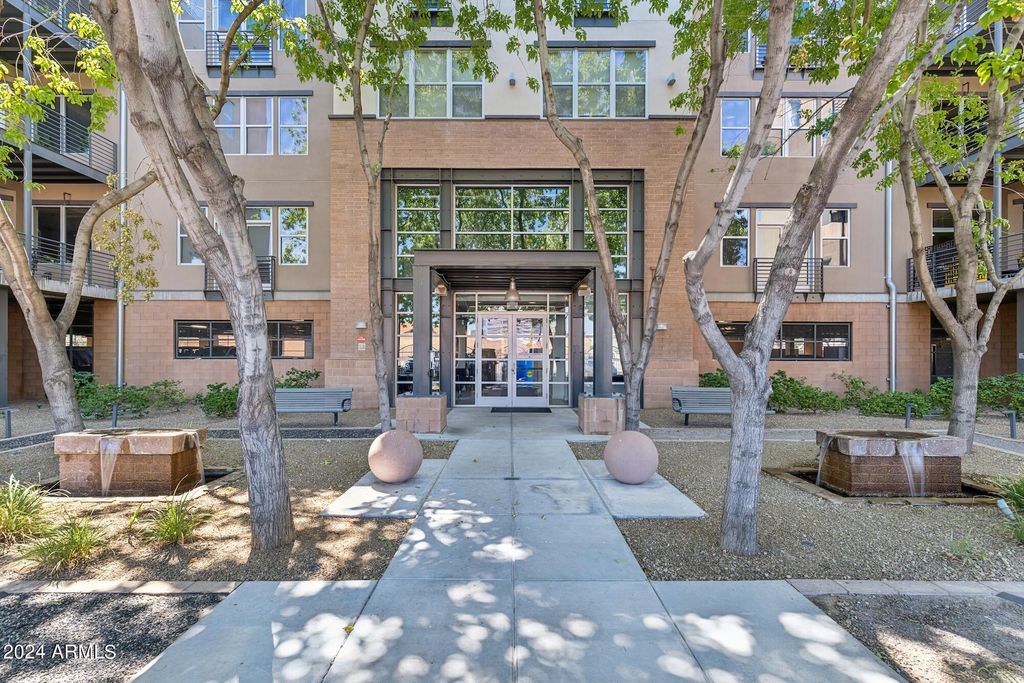 Photo of 1326 N Central Avenue #413, Phoenix, AZ 85004 (MLS # 6898329)