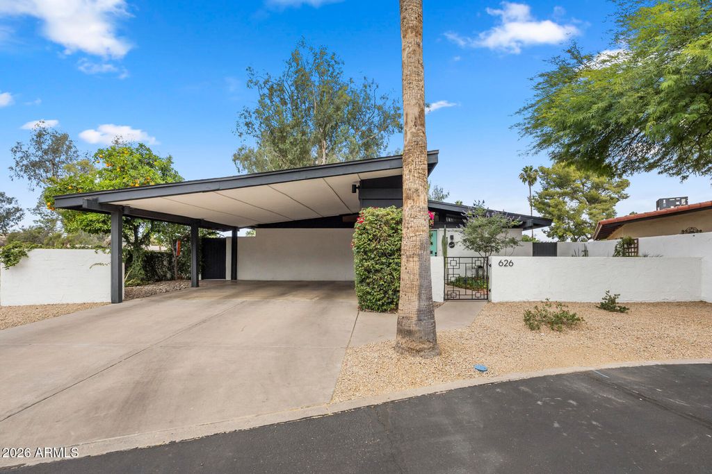 Photo of 626 W Gibraltar Lane, Phoenix, AZ 85023 (MLS # 7024550)