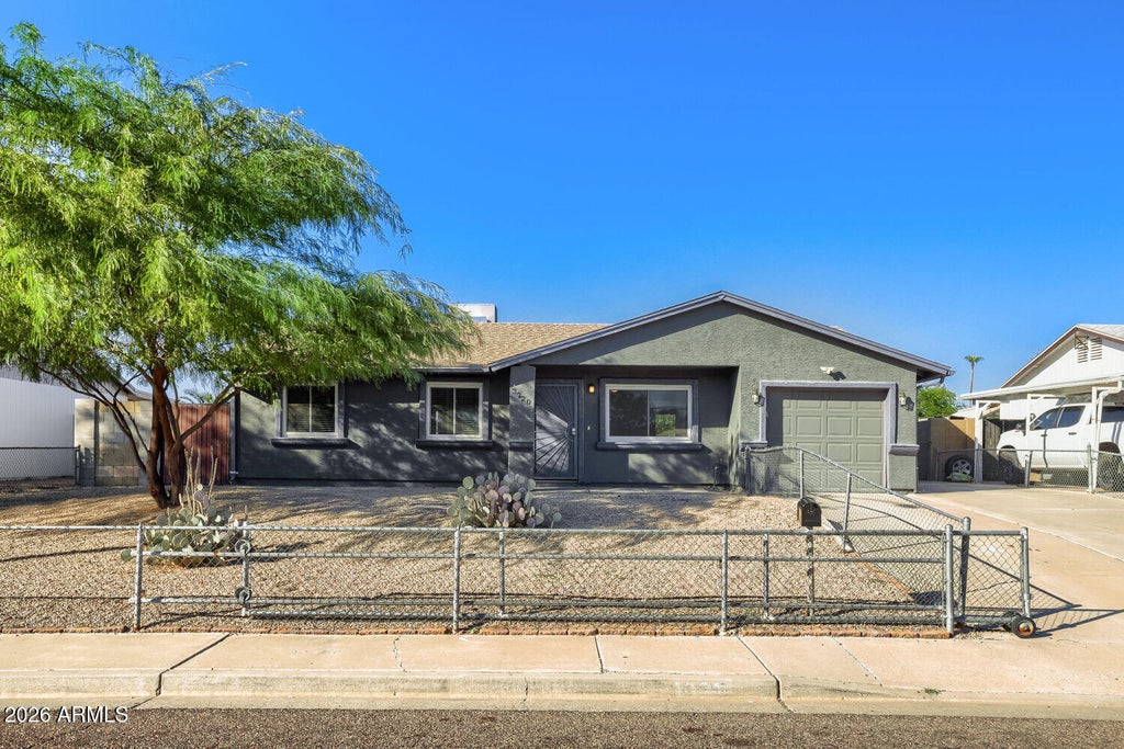 Photo of 3220 W Grovers Avenue, Phoenix, AZ 85053 (MLS # 7095772)