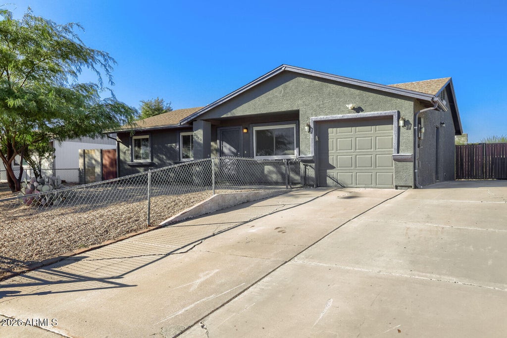 Photo of 3220 W Grovers Avenue, Phoenix, AZ 85053 (MLS # 7095772)