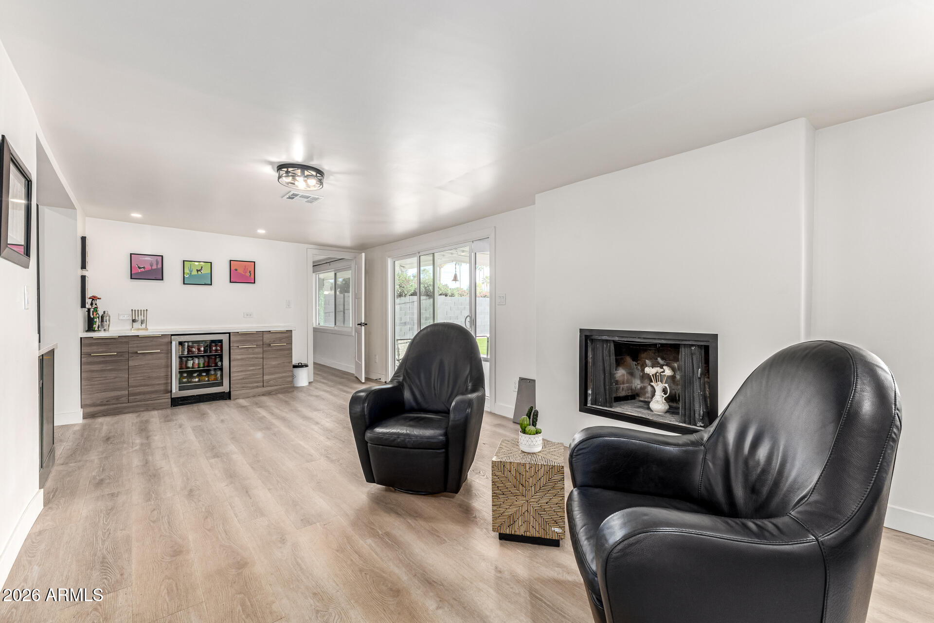 2539 E CAMPBELL Avenue