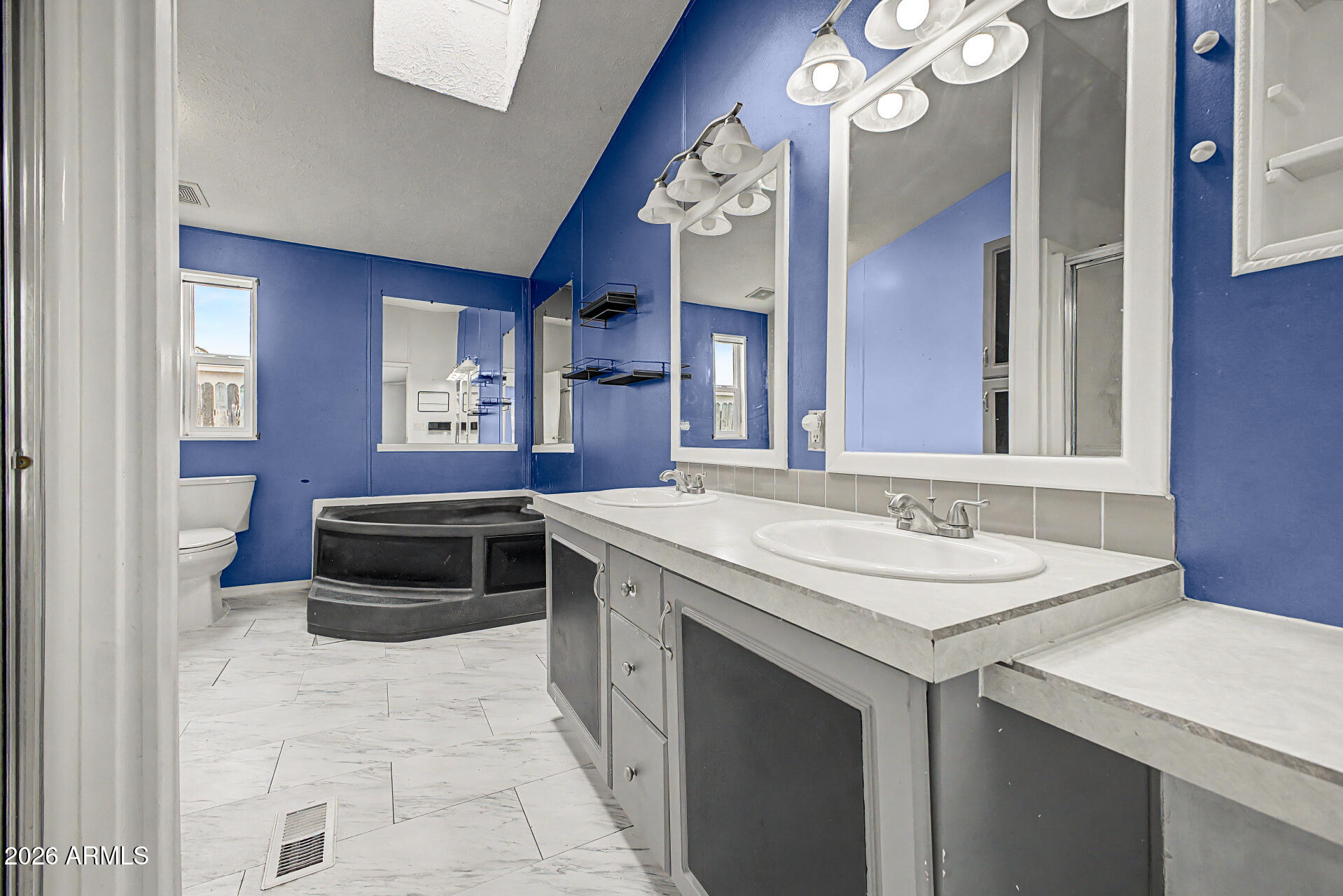 2087 E MICHELLE Drive