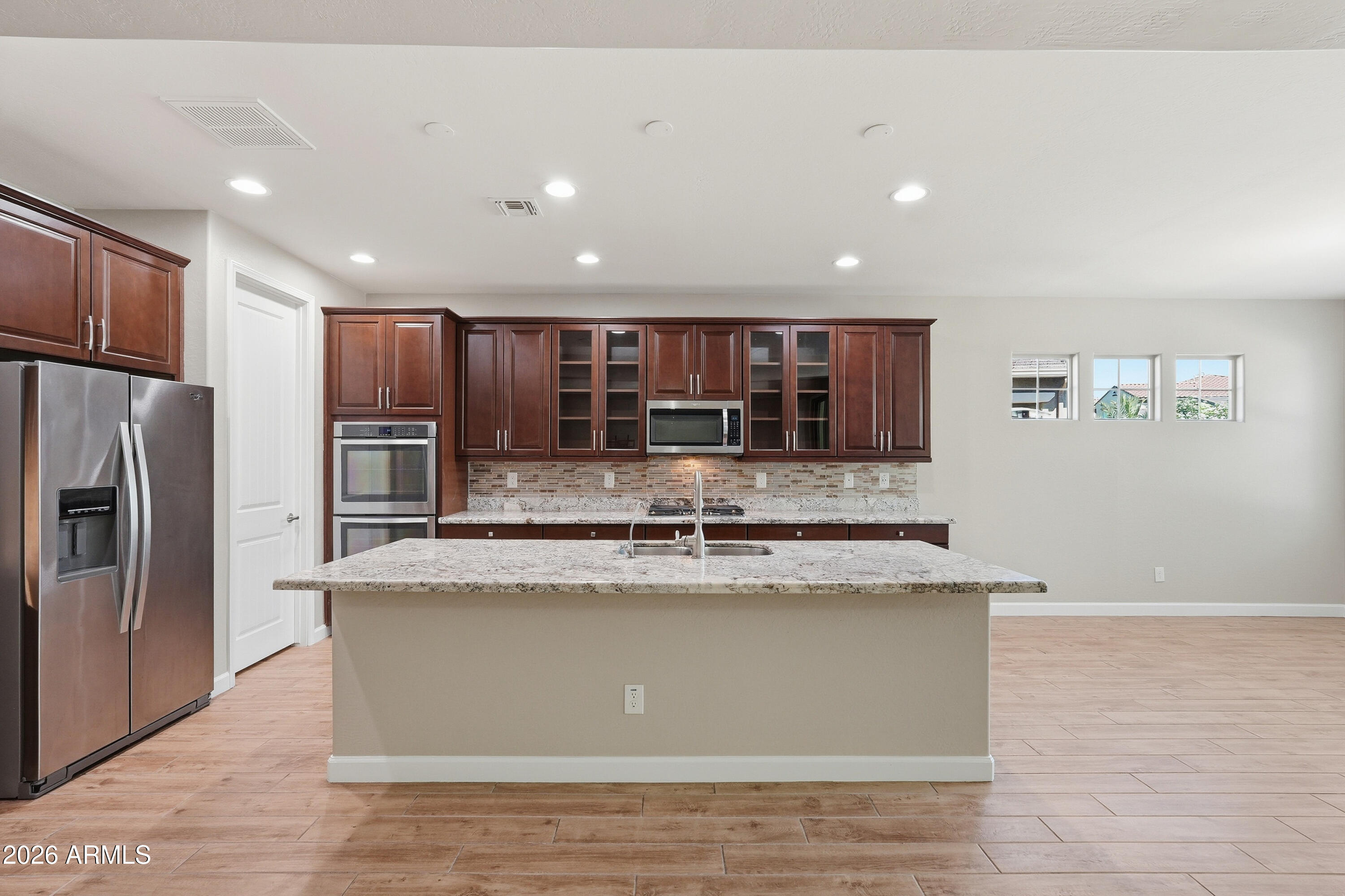 945 W YELLOWSTONE Way